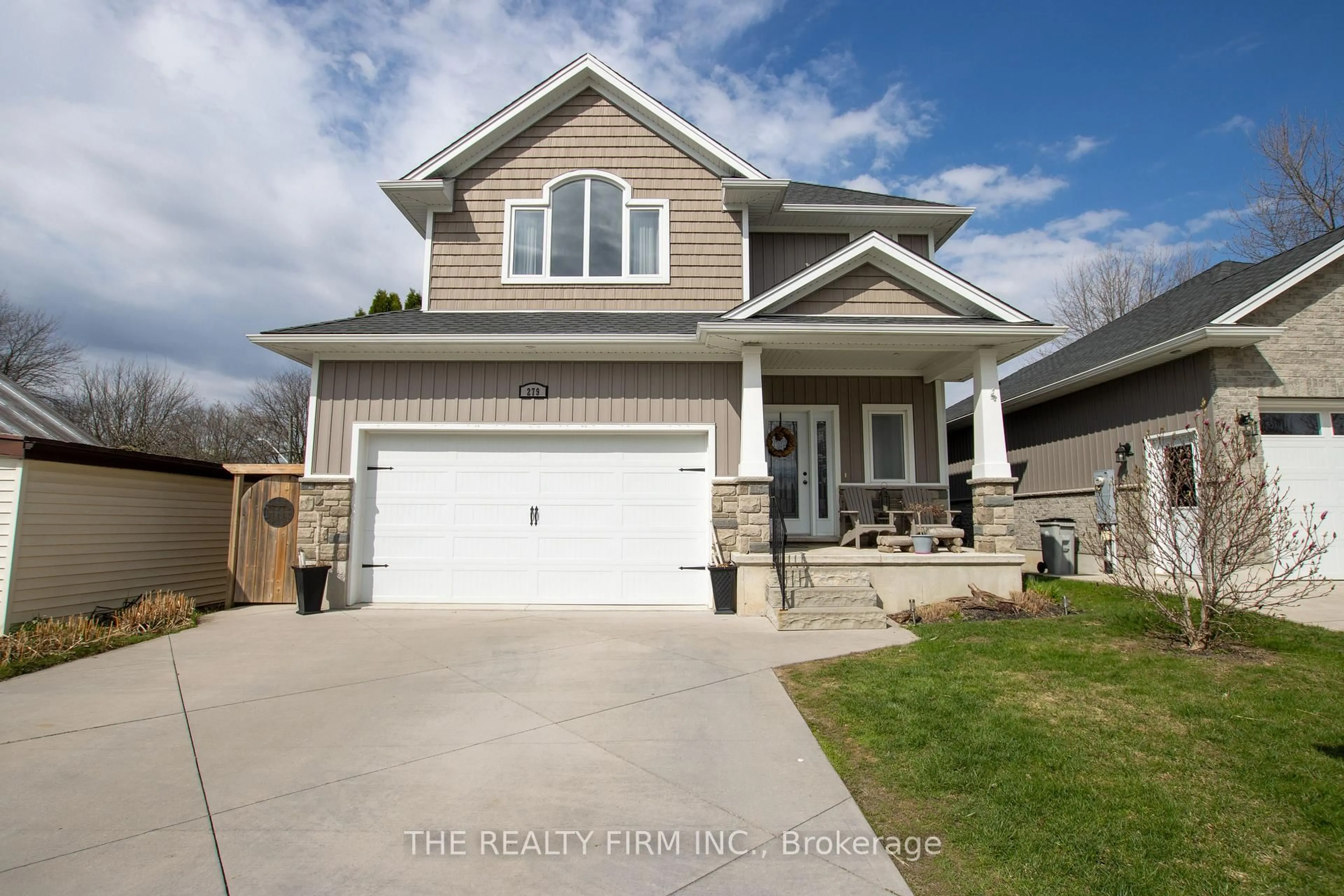 Home with vinyl exterior material, street for 279 Oak St, Lucan Biddulph Ontario N0M 2J0