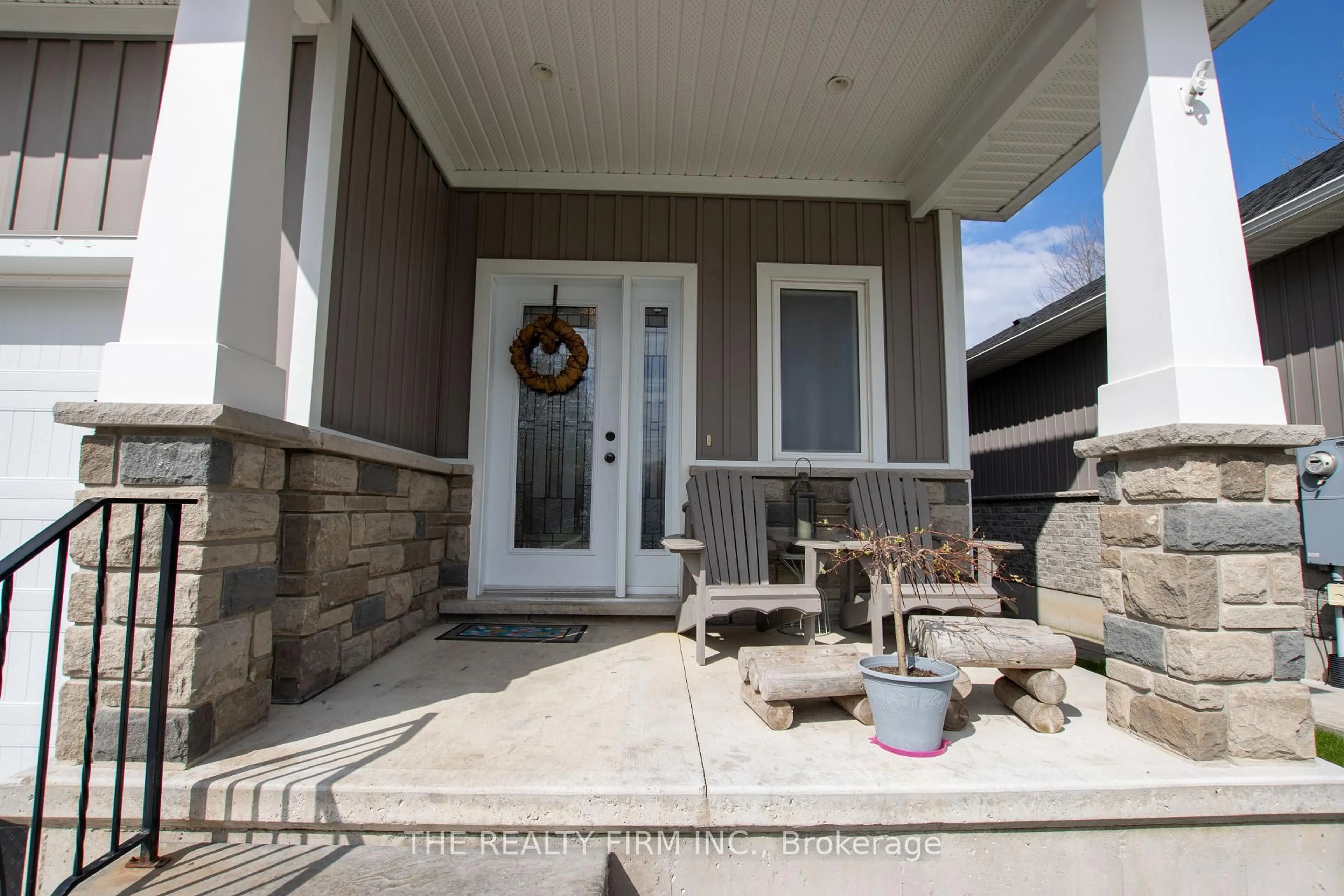 Unknown for 279 Oak St, Lucan Biddulph Ontario N0M 2J0