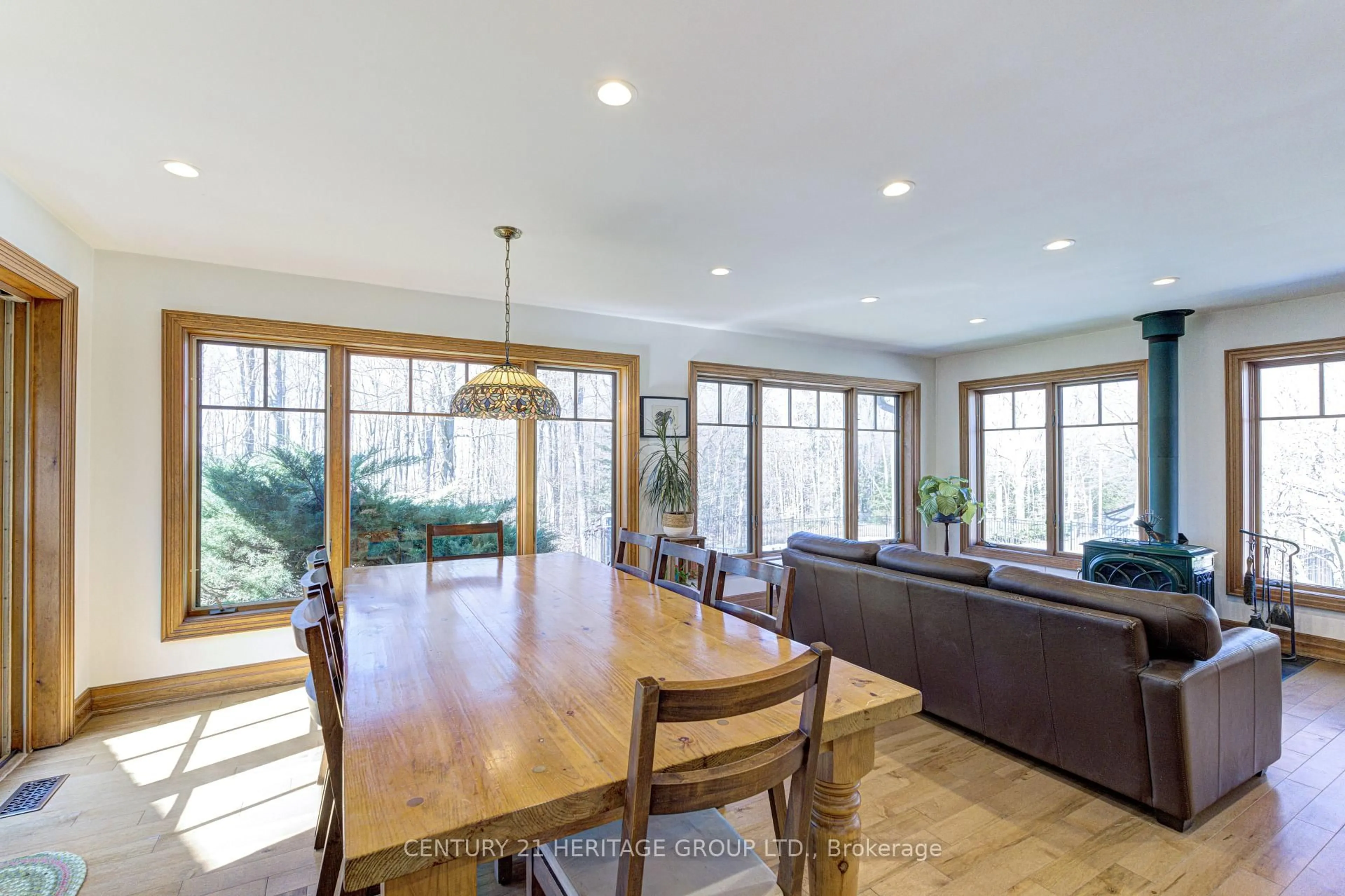 Open concept kitchen, unknown for 6110 Tenth Line, Erin Ontario N0B 1T0