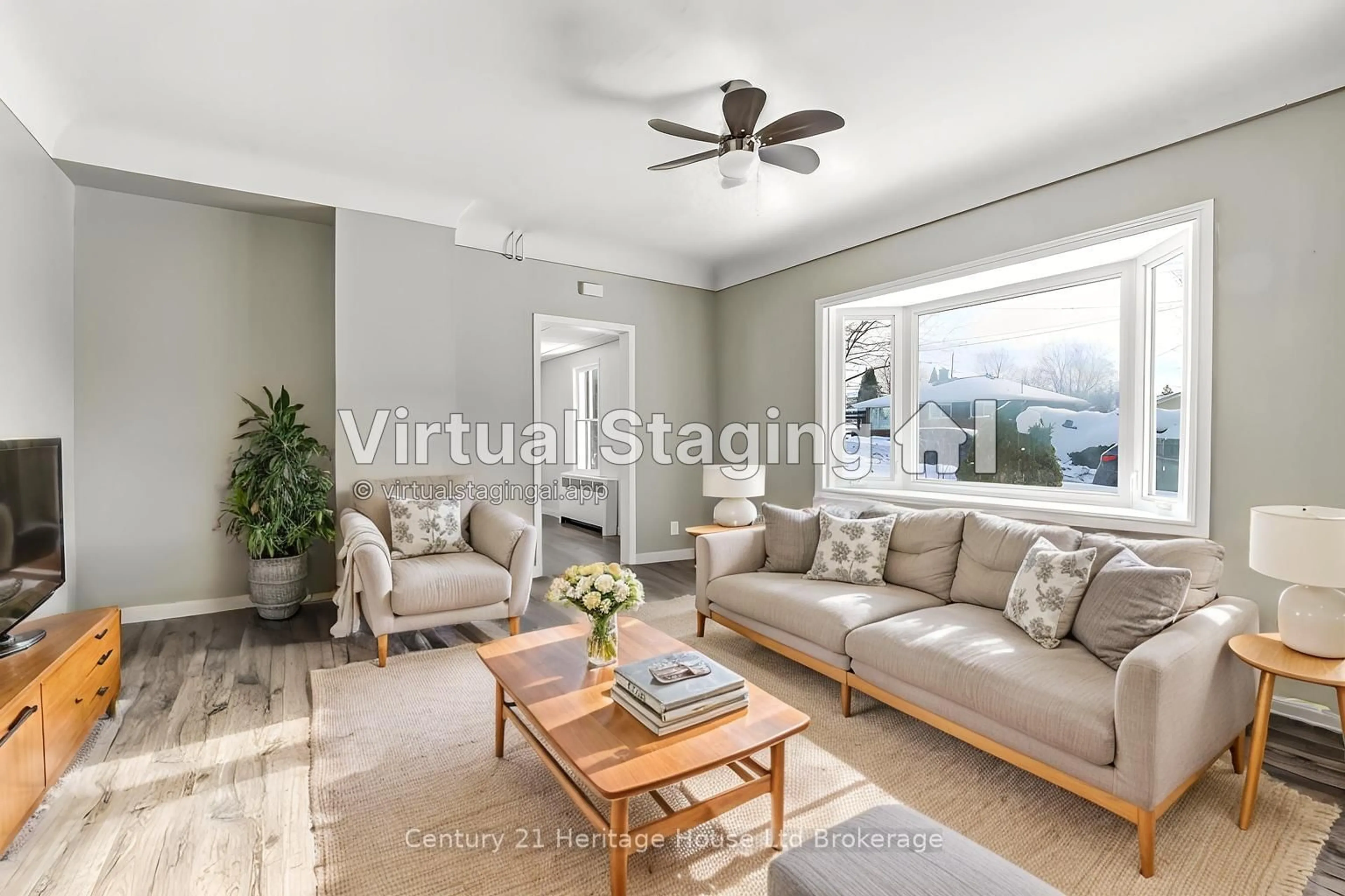 Living room with furniture, unknown for 152 Charles St, Ingersoll Ontario N5C 1K2