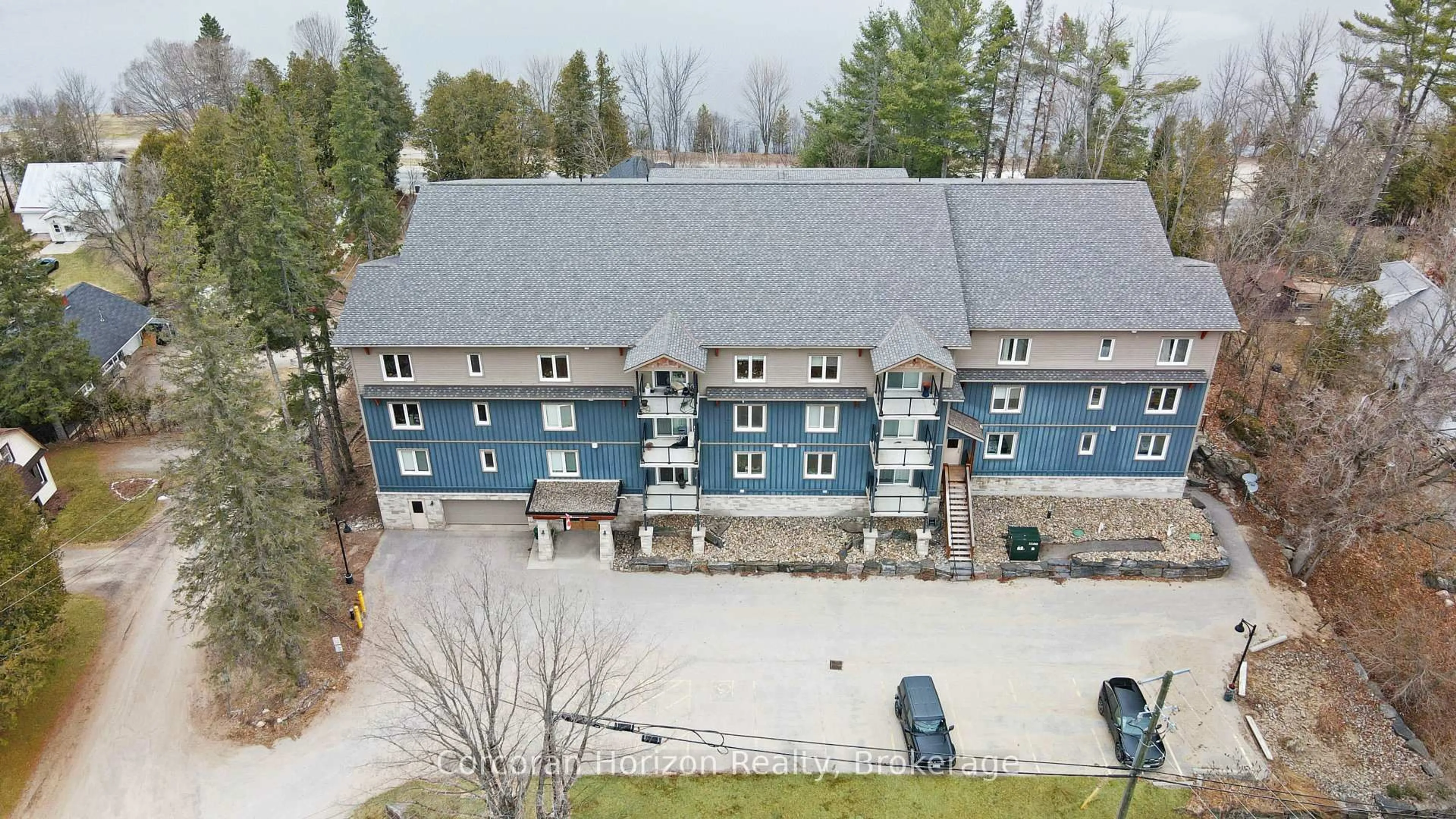 A pic from outside/outdoor area/front of a property/back of a property/a pic from drone, building for 4 Lake Ave #103, Dysart et al Ontario K0M 1S0