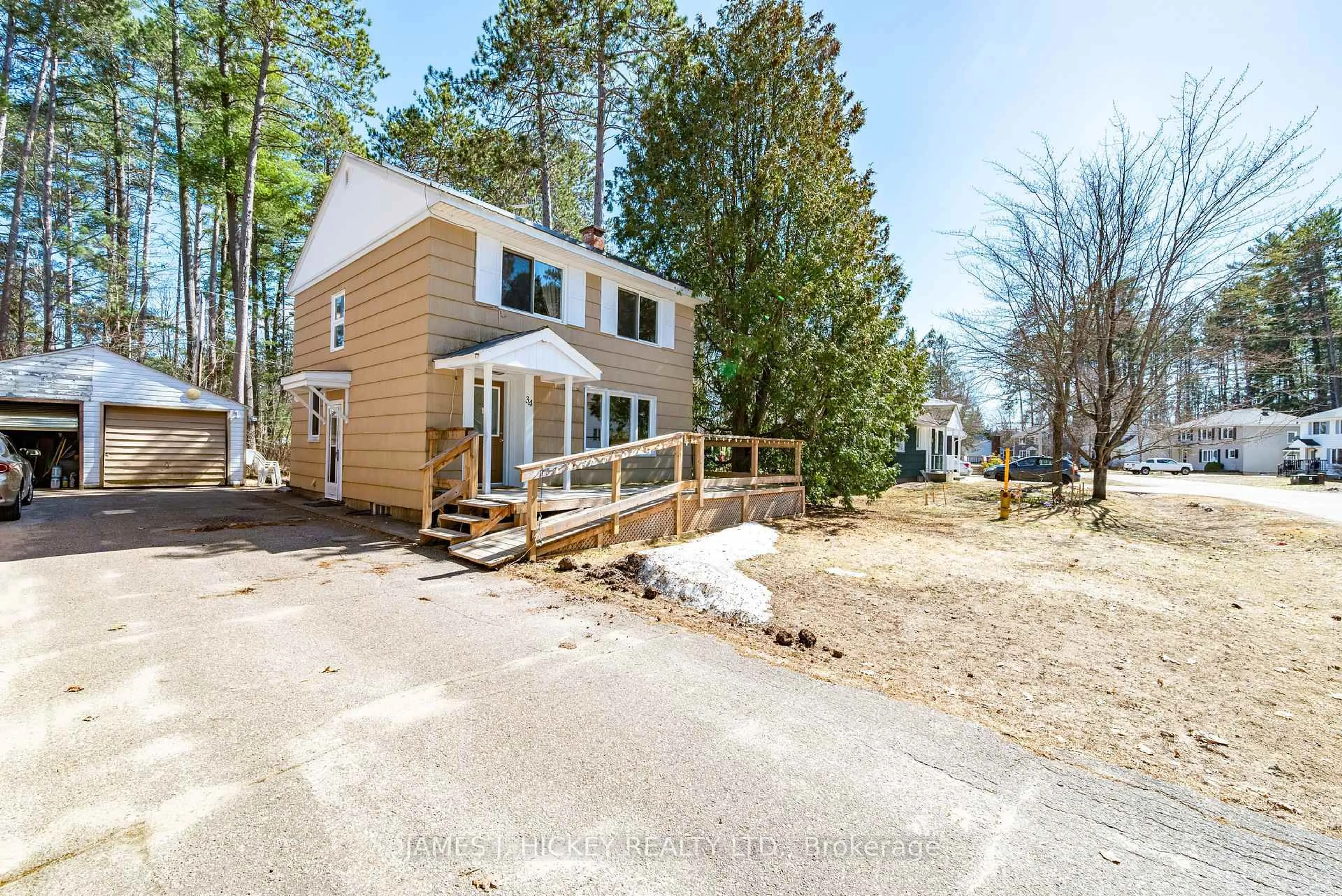 Unknown for 34 Faraday Cres, Deep River Ontario K0J 1P0