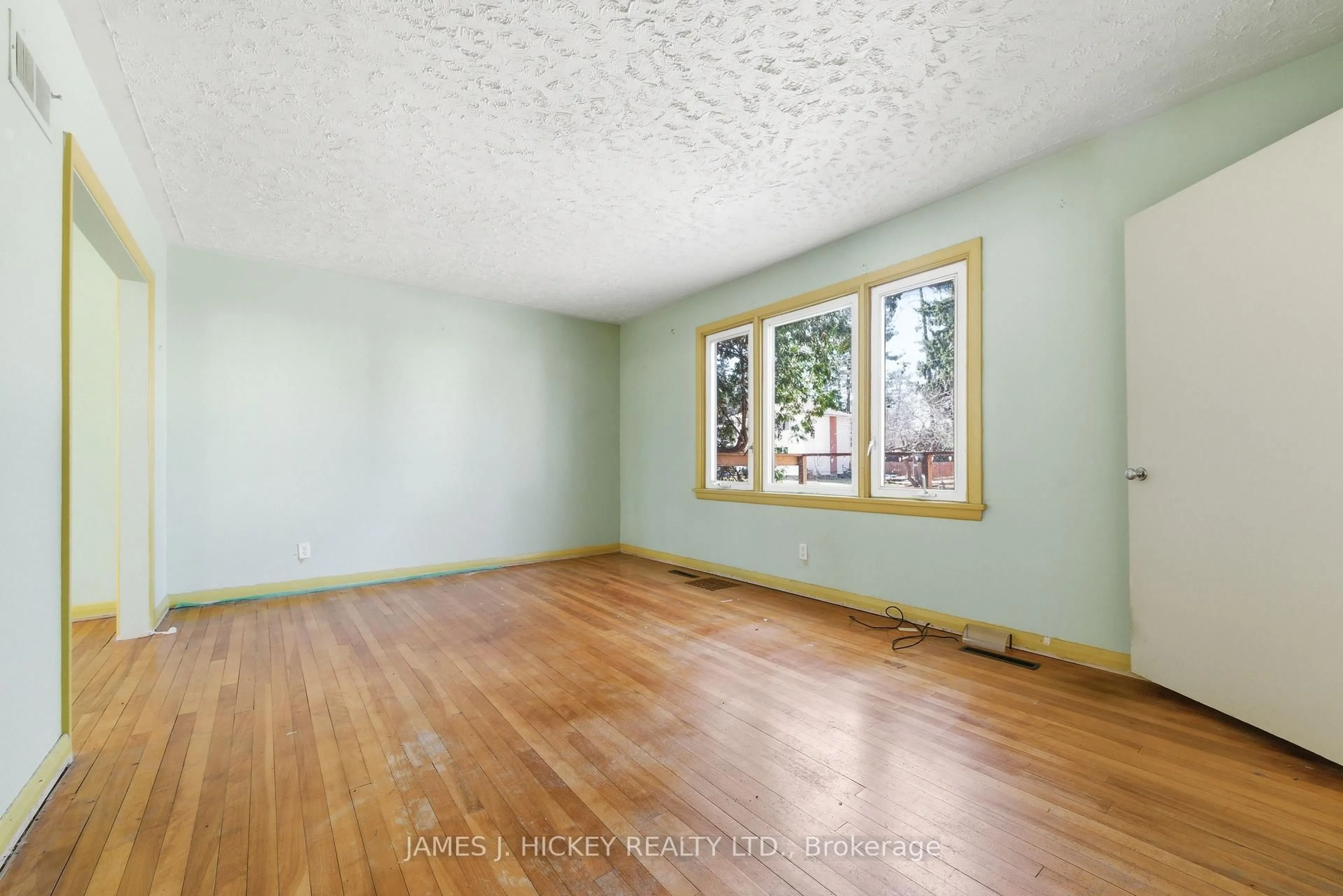 A pic of a room for 34 Faraday Cres, Deep River Ontario K0J 1P0