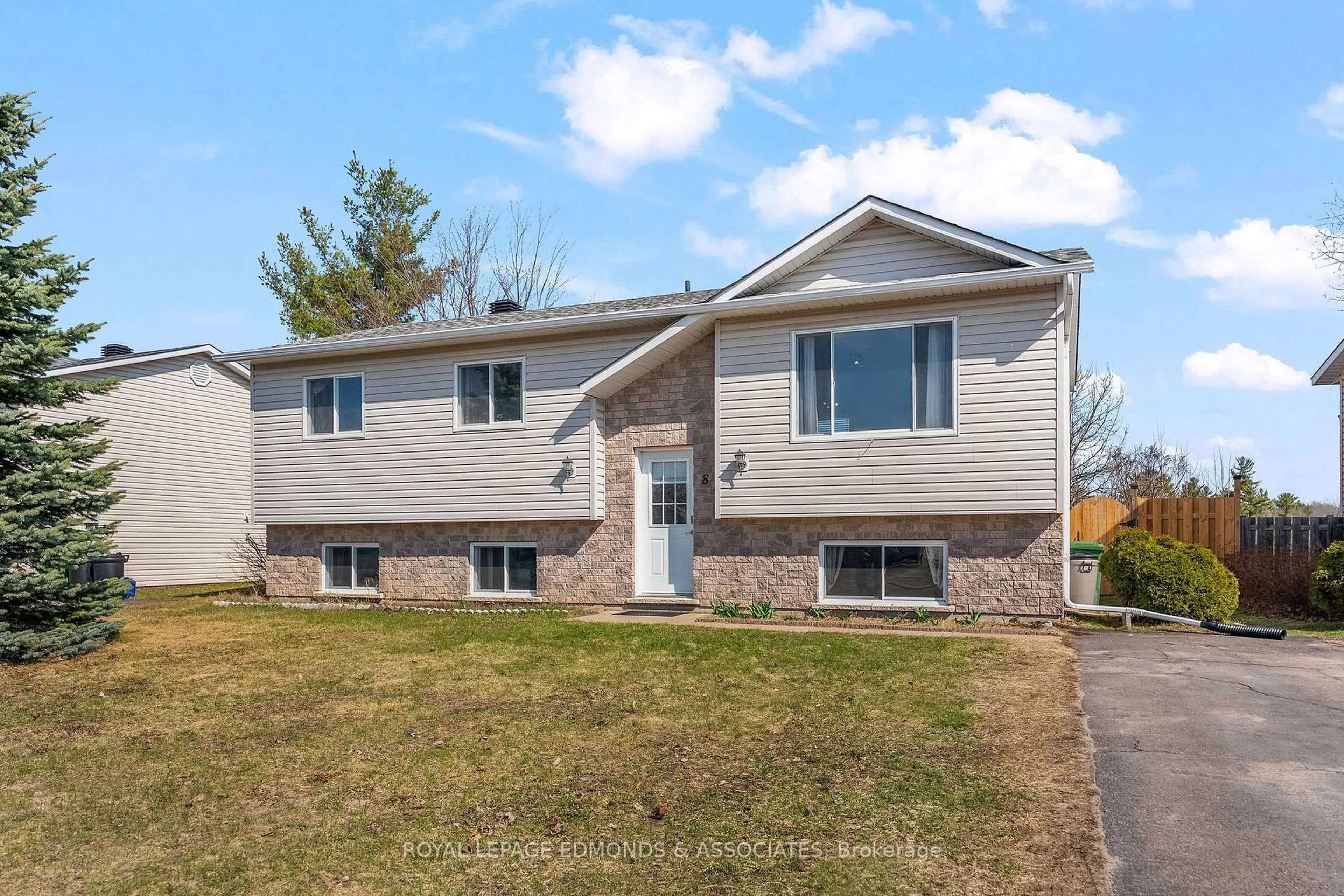 Home with vinyl exterior material, street for 8 Gerald Ave, Petawawa Ontario K8H 2Y3