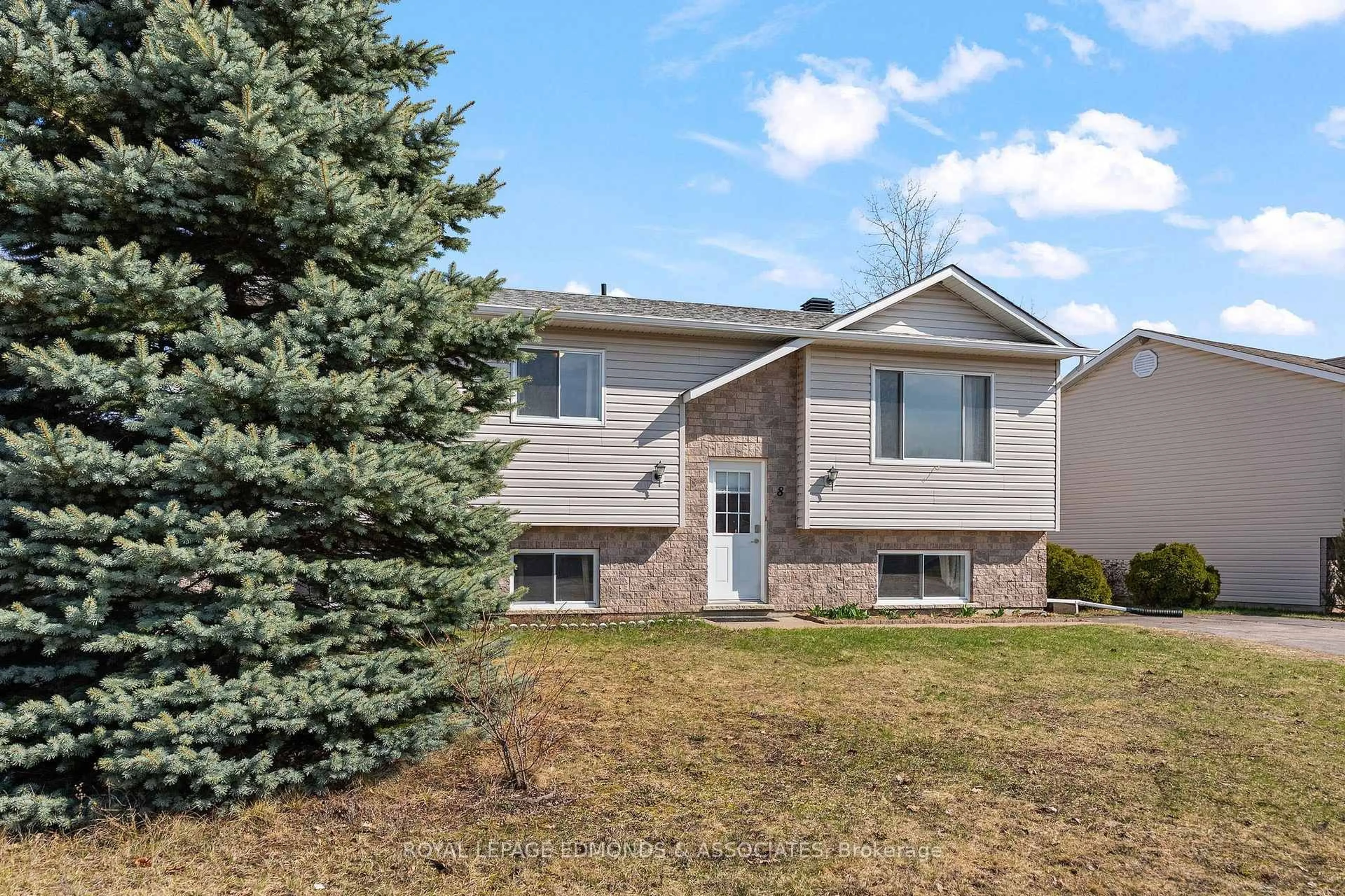 Home with vinyl exterior material, street for 8 Gerald Ave, Petawawa Ontario K8H 2Y3