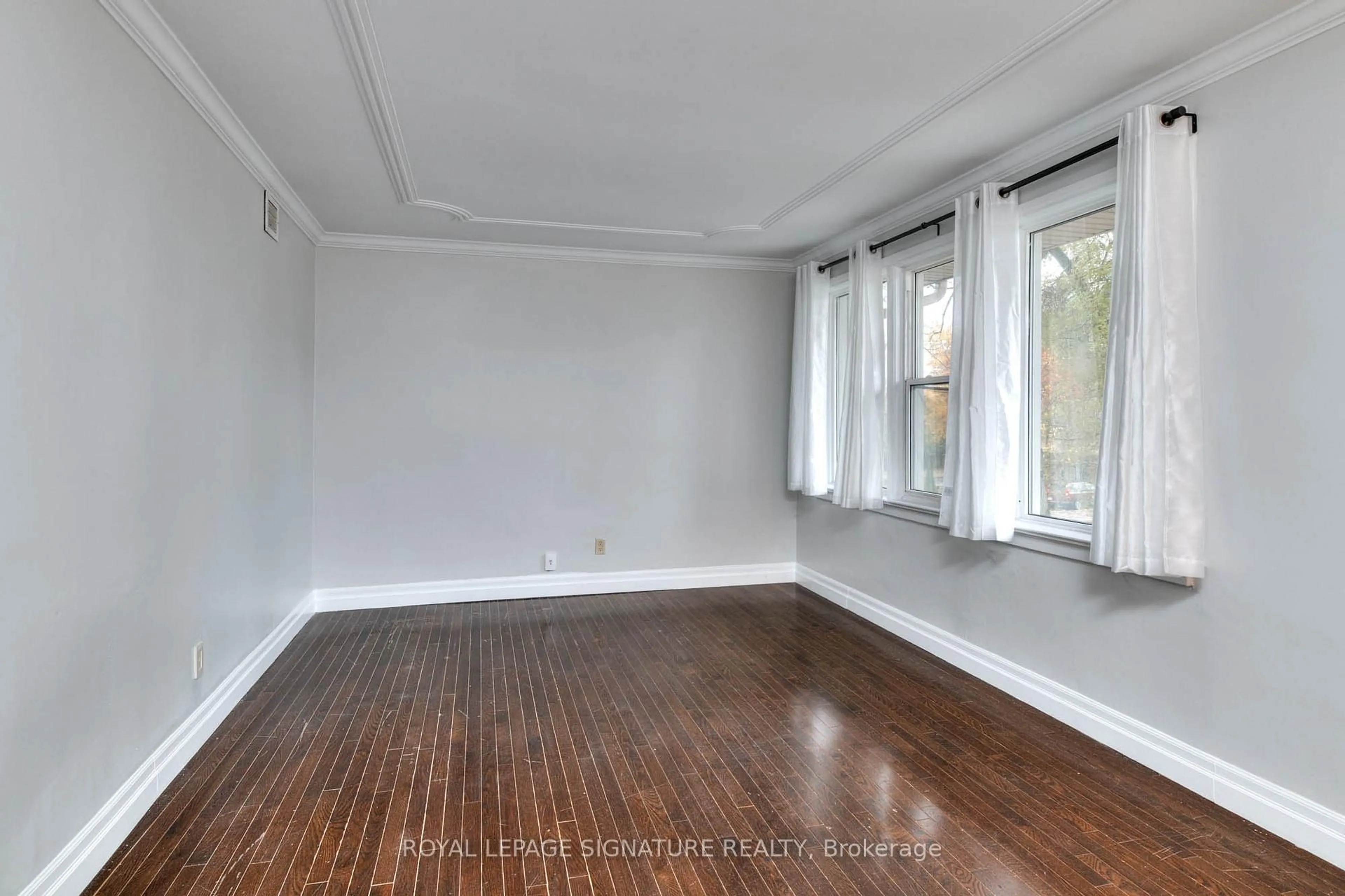 A pic of a room for 839 Stirling Ave, Kitchener Ontario N2M 3K4