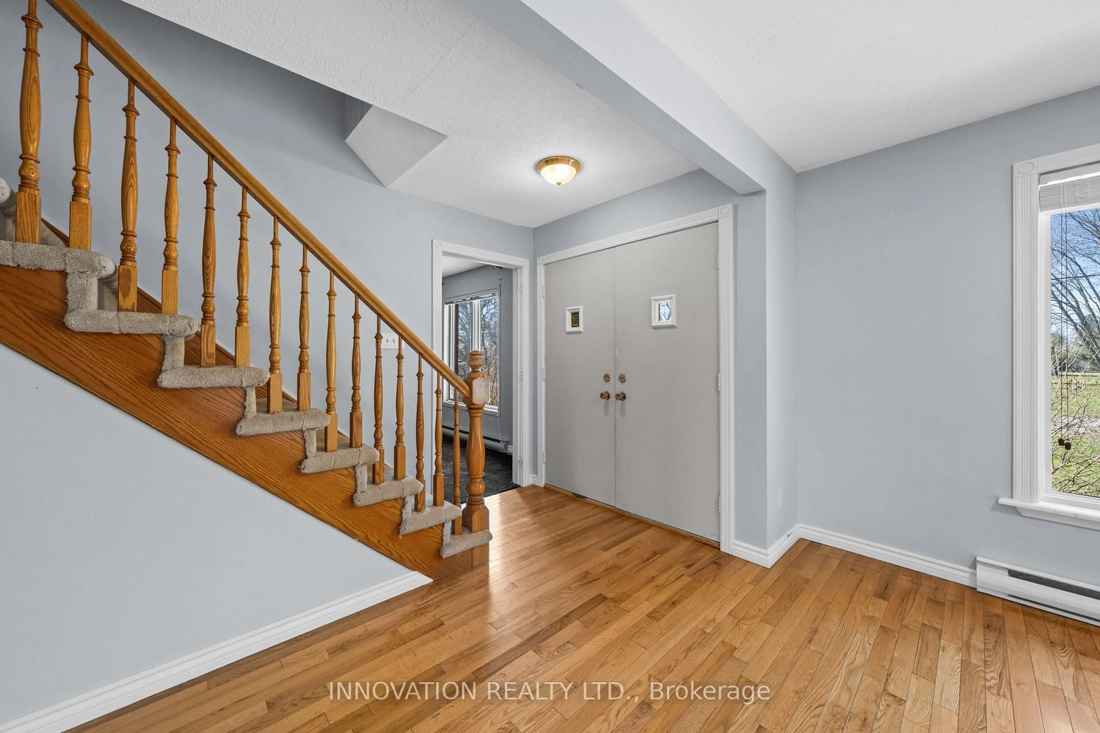 Indoor entryway for 114 Poole St, Fitzroy Harbour Ontario K0A 1X0
