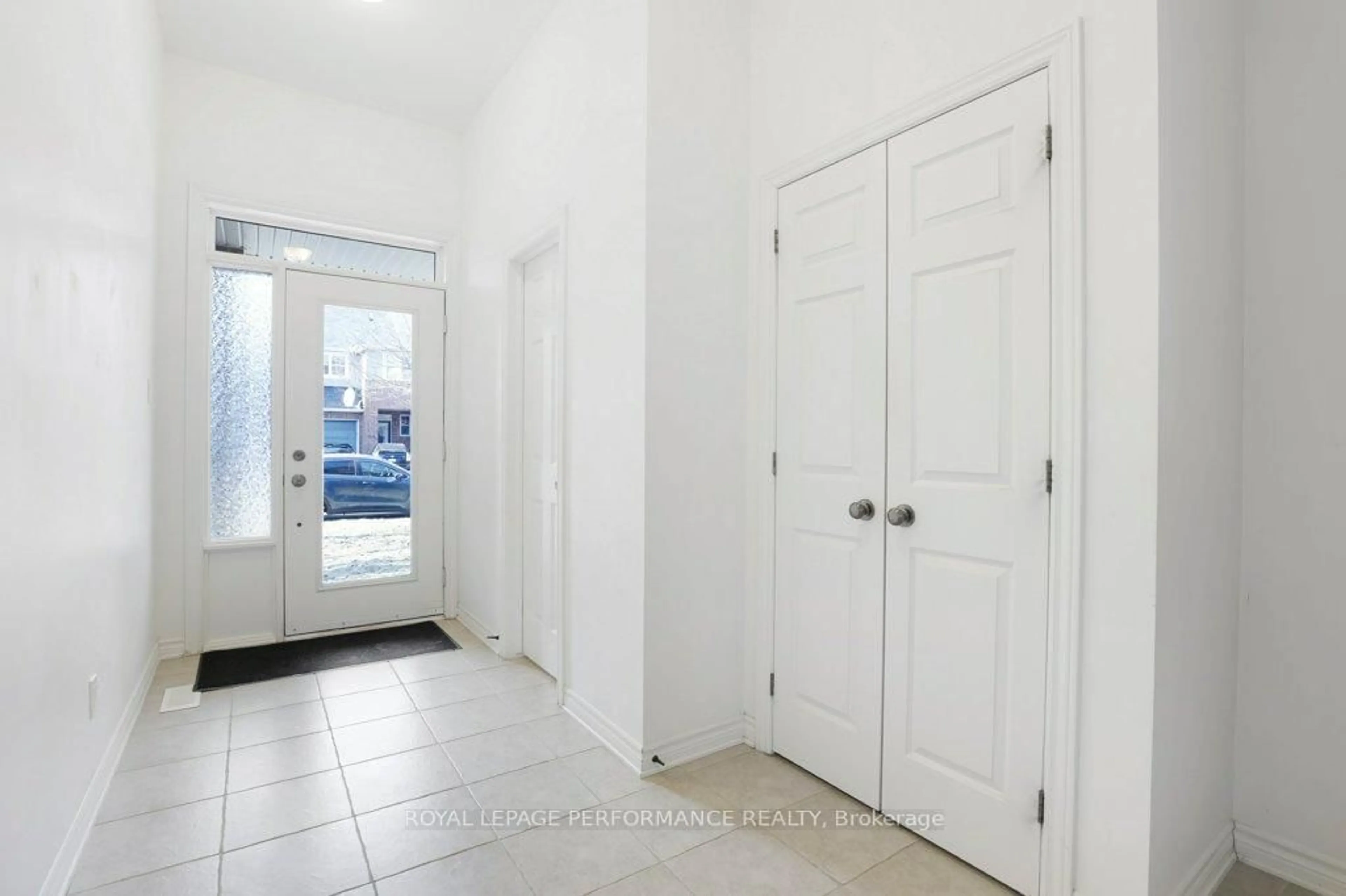 Indoor entryway for 203 Bradwell Way, Ottawa Ontario K1T 4J4