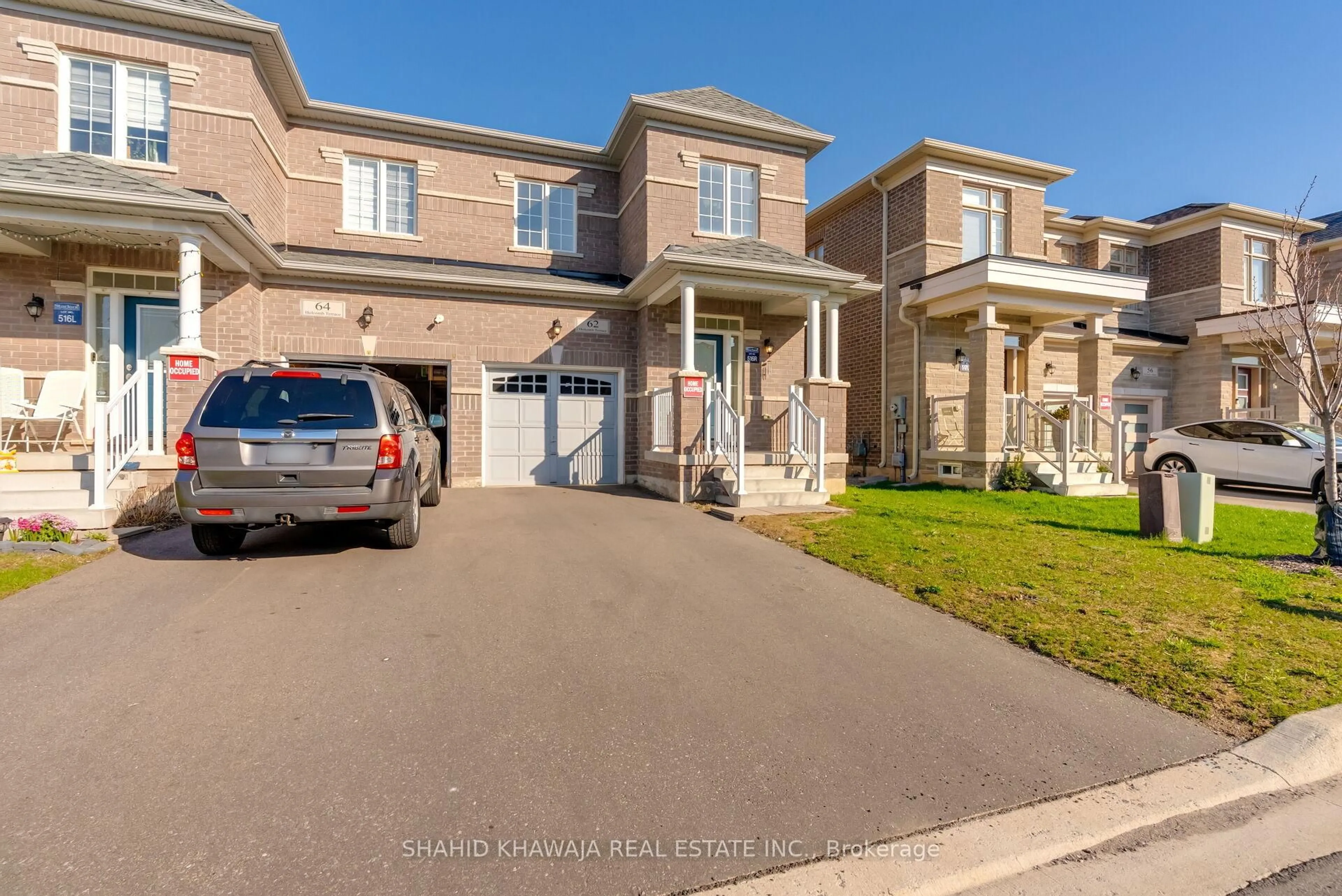 A pic from outside/outdoor area/front of a property/back of a property/a pic from drone, street for 62 Holcomb Terr, Hamilton Ontario L6R 3K3