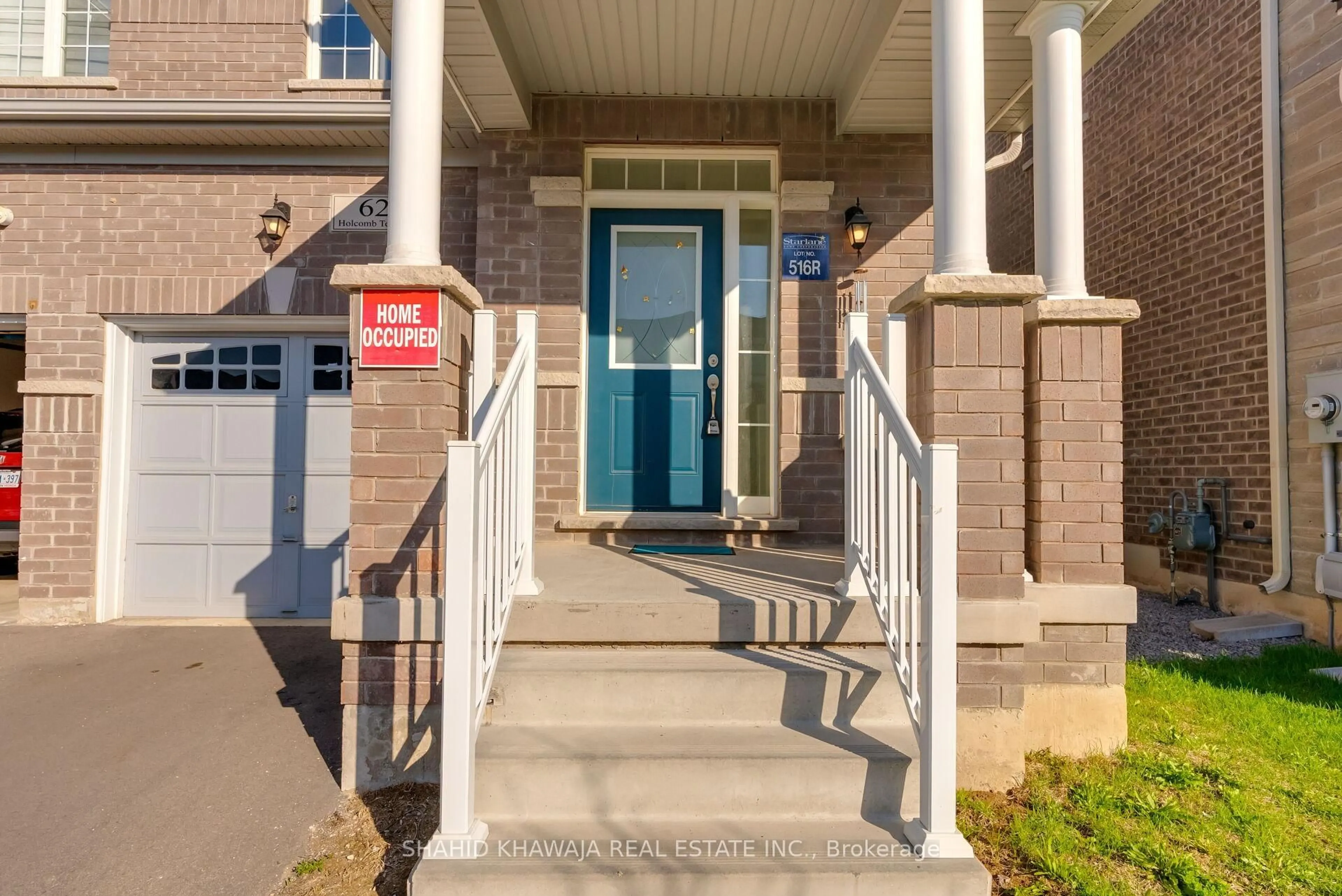 Indoor entryway for 62 Holcomb Terr, Hamilton Ontario L6R 3K3