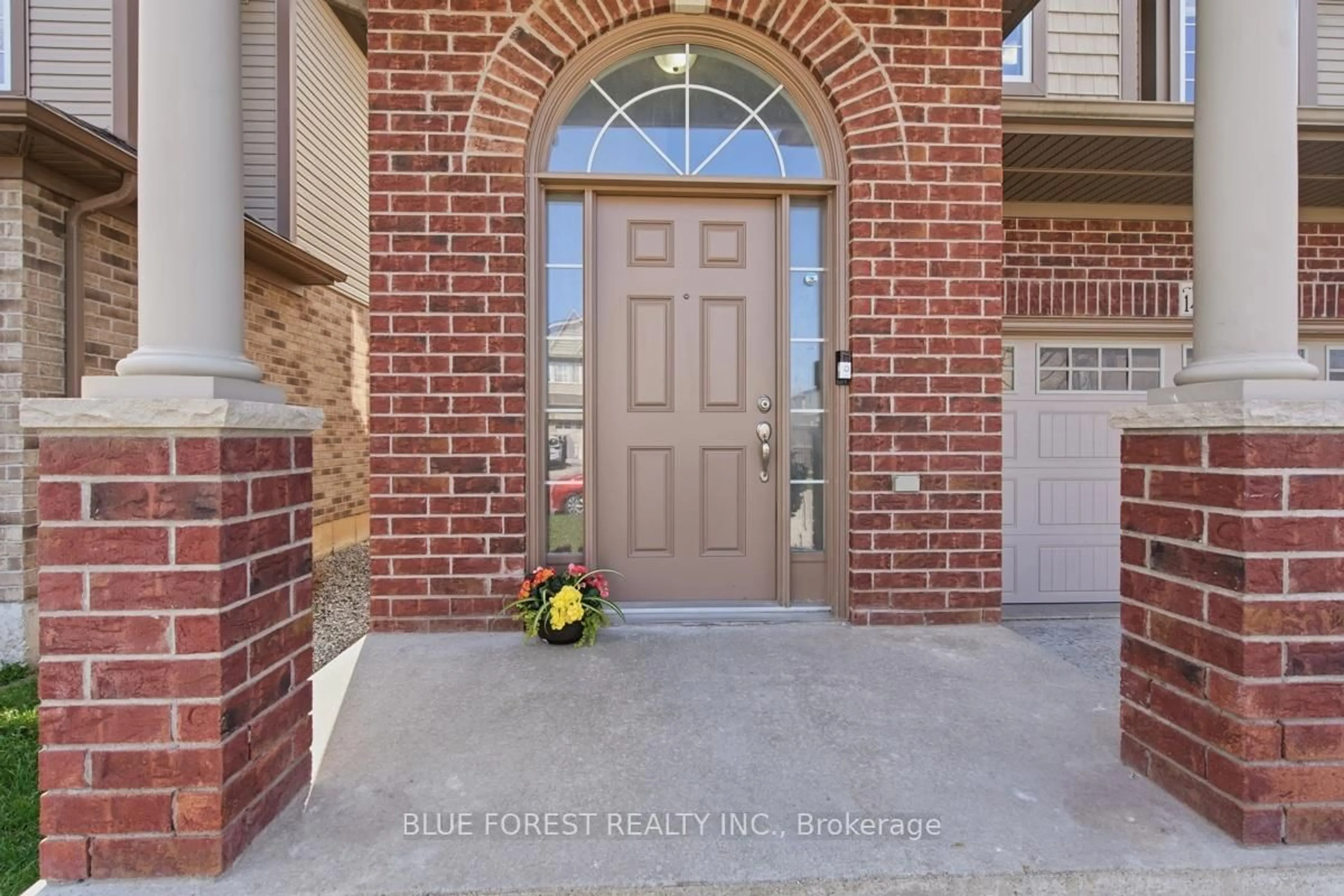 Indoor entryway for 1408 Devos Dr, London North Ontario N5X 4L1