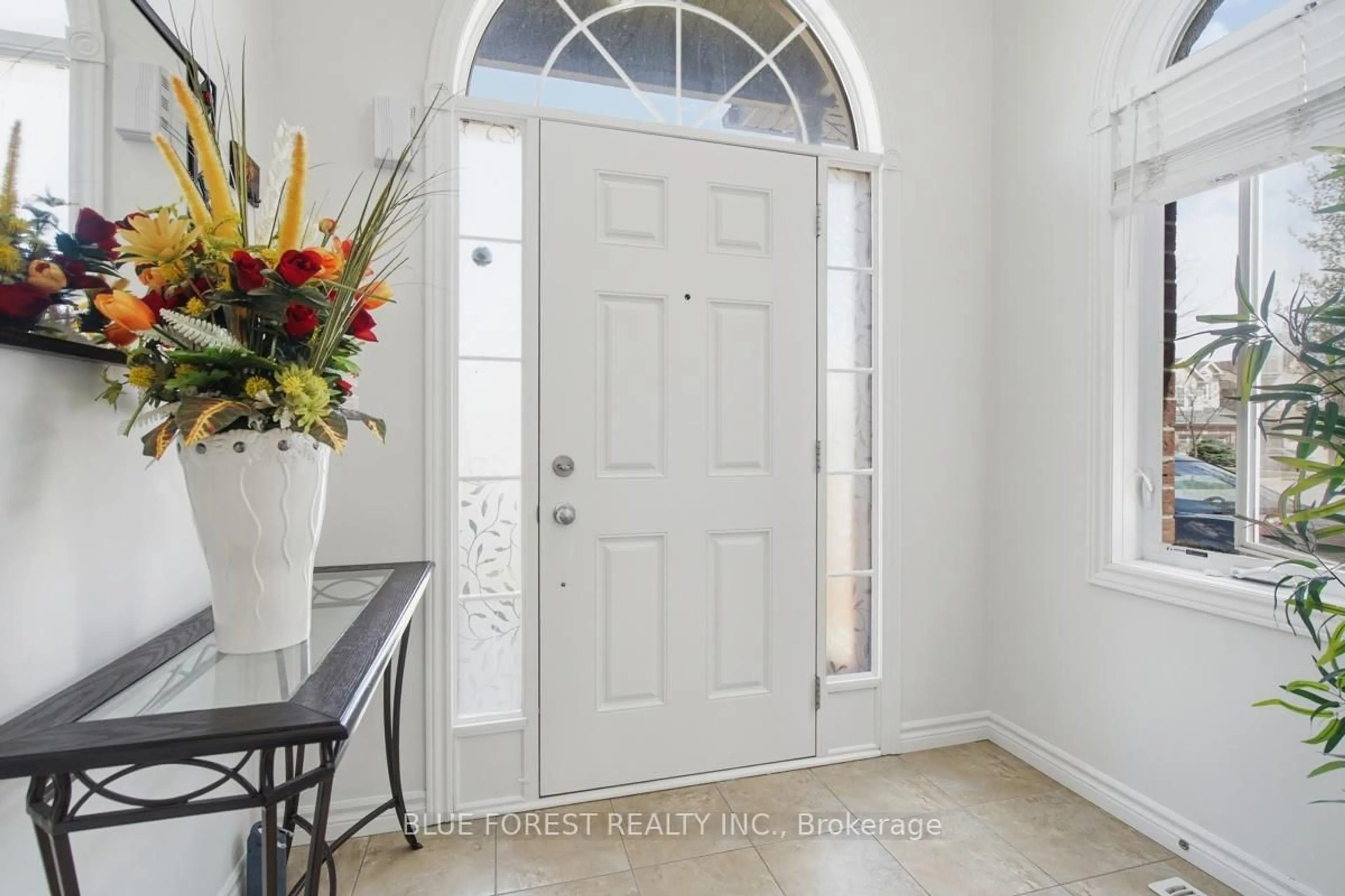 Indoor entryway for 1408 Devos Dr, London North Ontario N5X 4L1