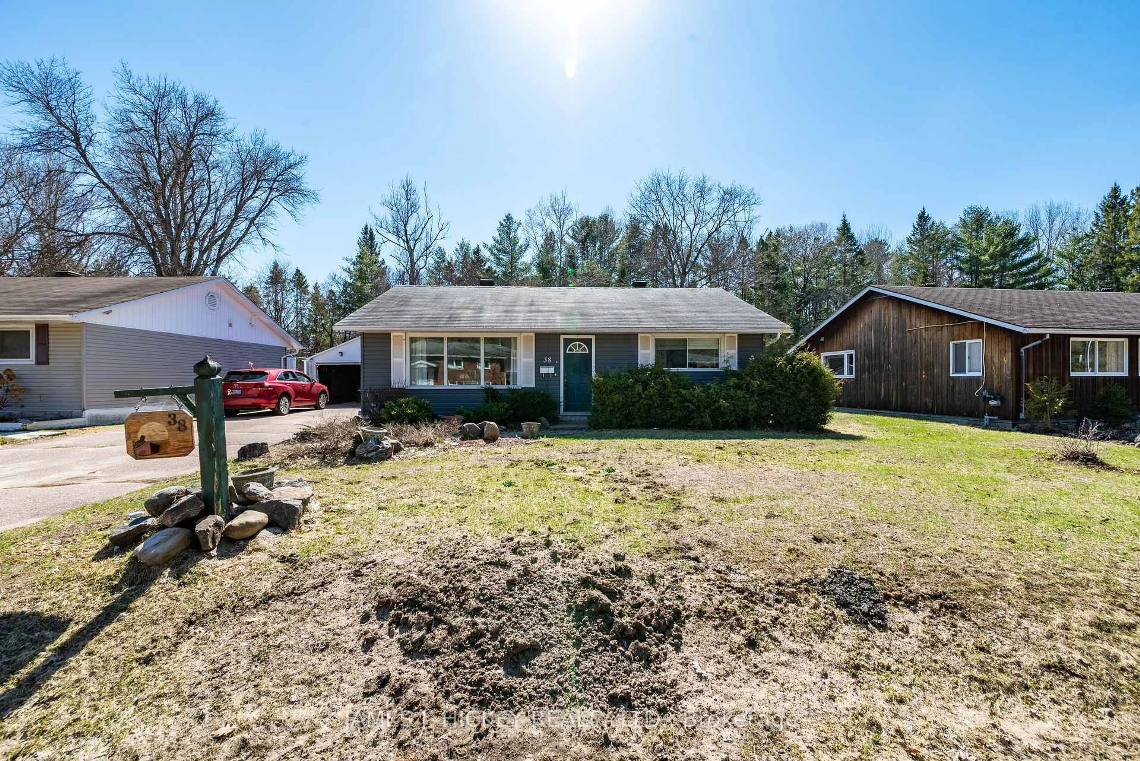 A pic from outside/outdoor area/front of a property/back of a property/a pic from drone, street for 38 Beach Ave, Deep River Ontario K0J 1P0