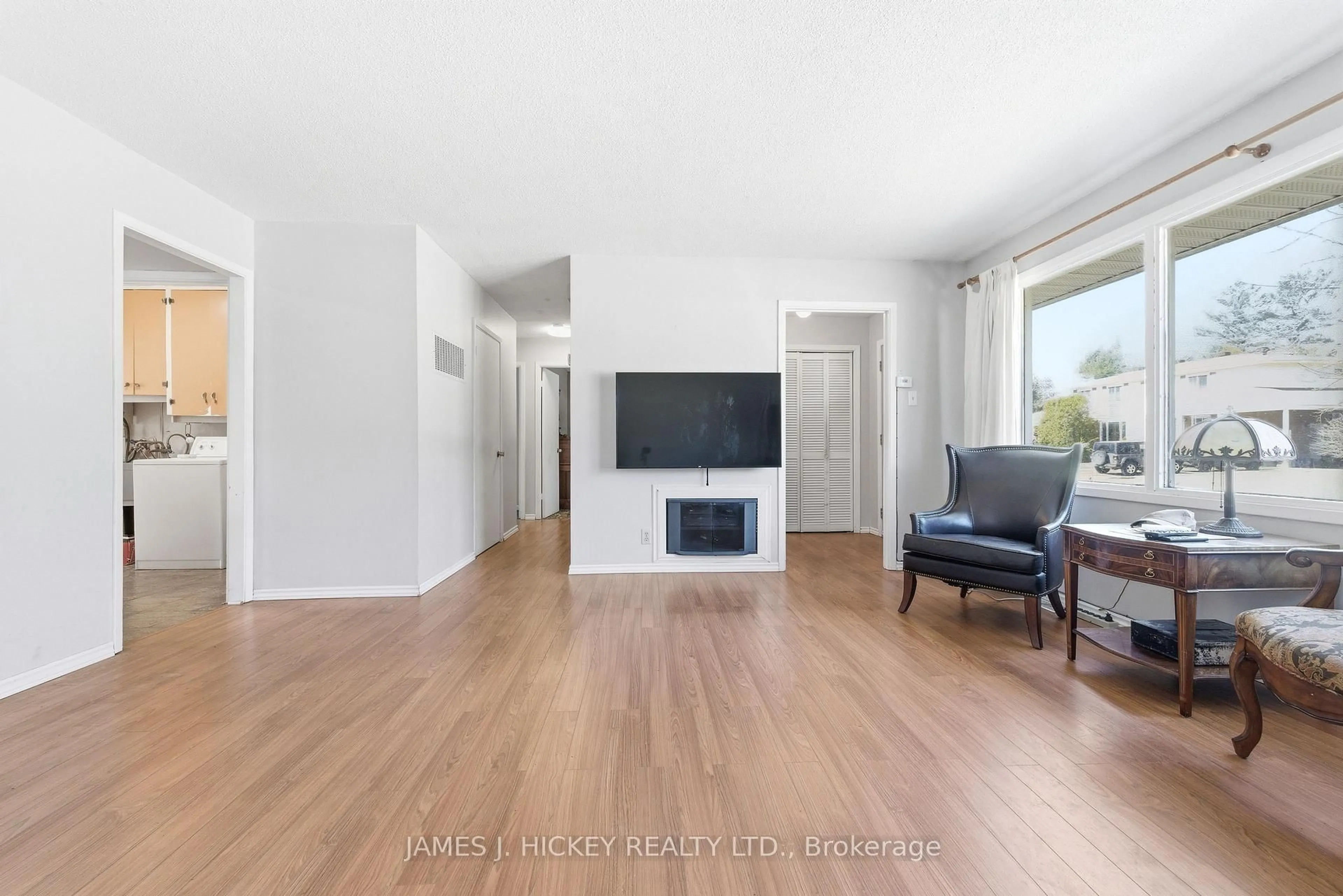 Living room with furniture, unknown for 38 Beach Ave, Deep River Ontario K0J 1P0