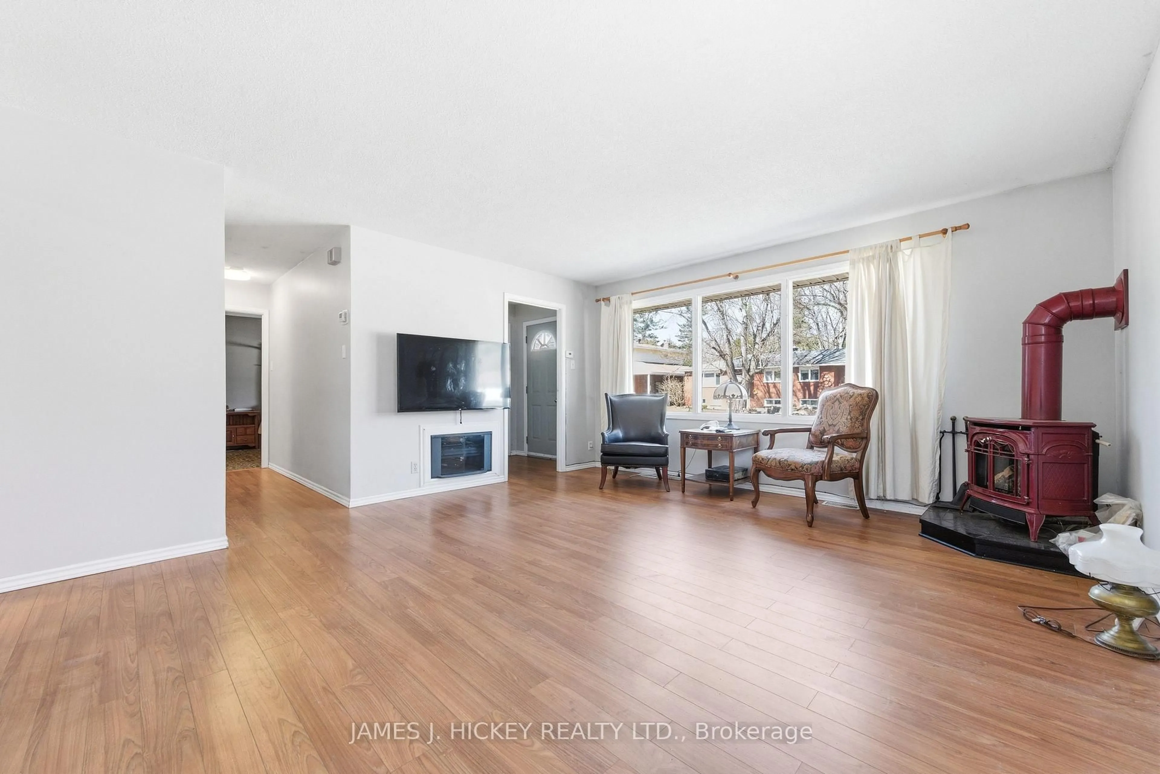 Living room with furniture, wood/laminate floor for 38 Beach Ave, Deep River Ontario K0J 1P0