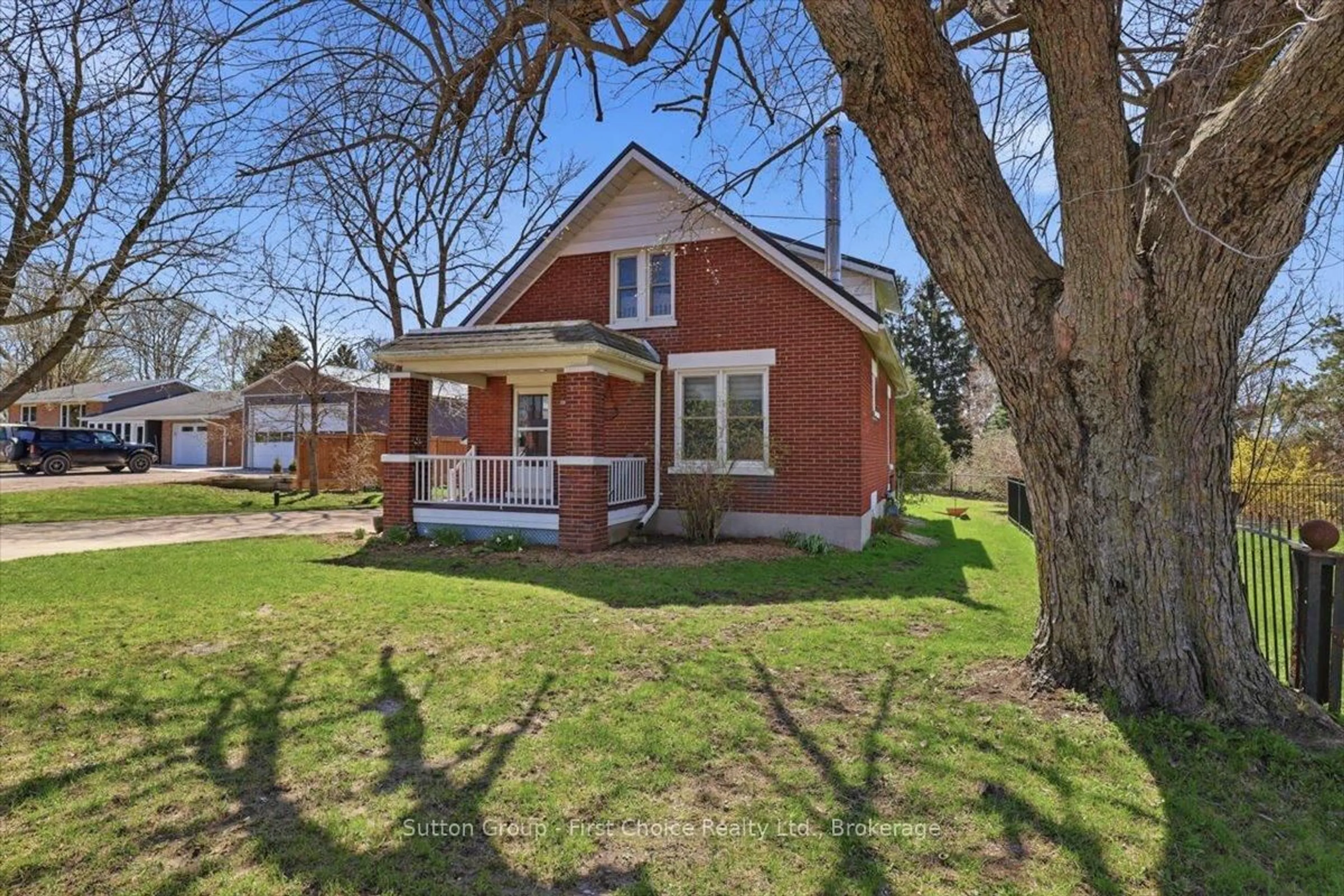 Home with brick exterior material, street for 1801 Perth Road 139 Rr 6 Rd, Perth South Ontario N4X 1C8
