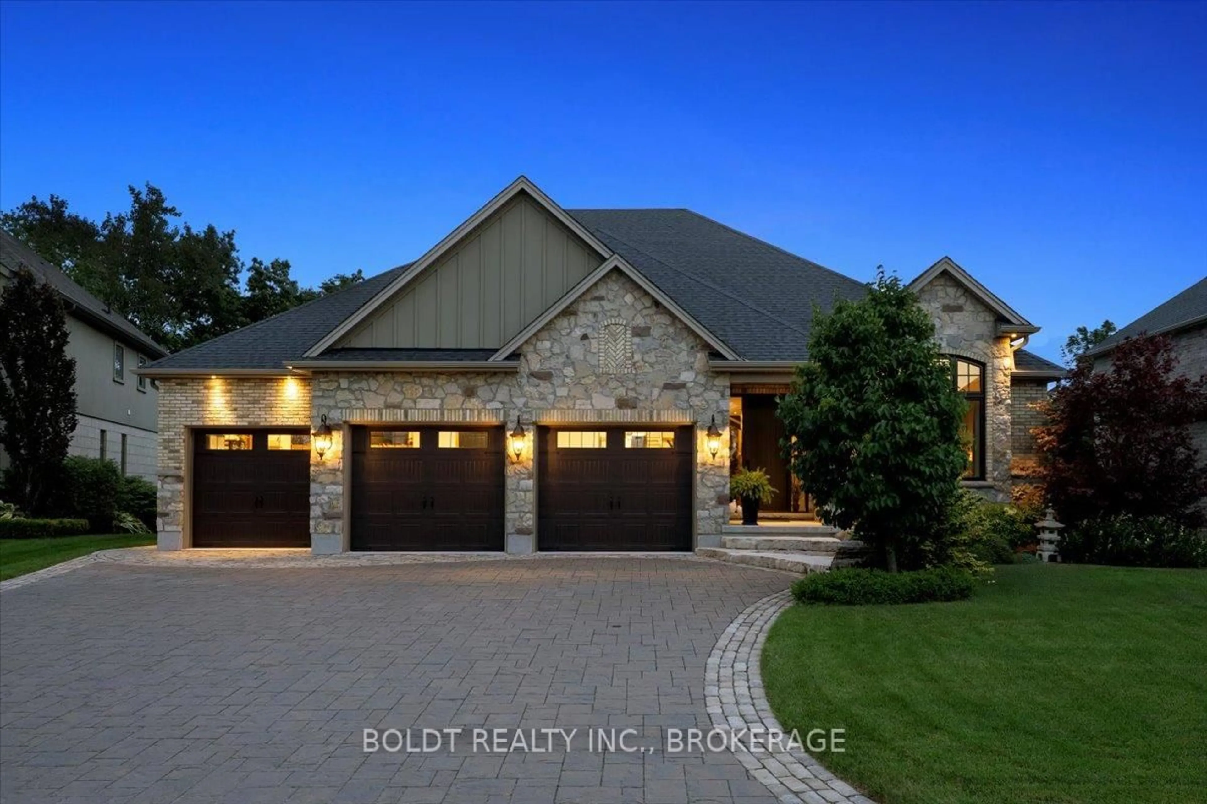 Home with brick exterior material, street for 36 Philmori Blvd, Pelham Ontario L0S 1E5