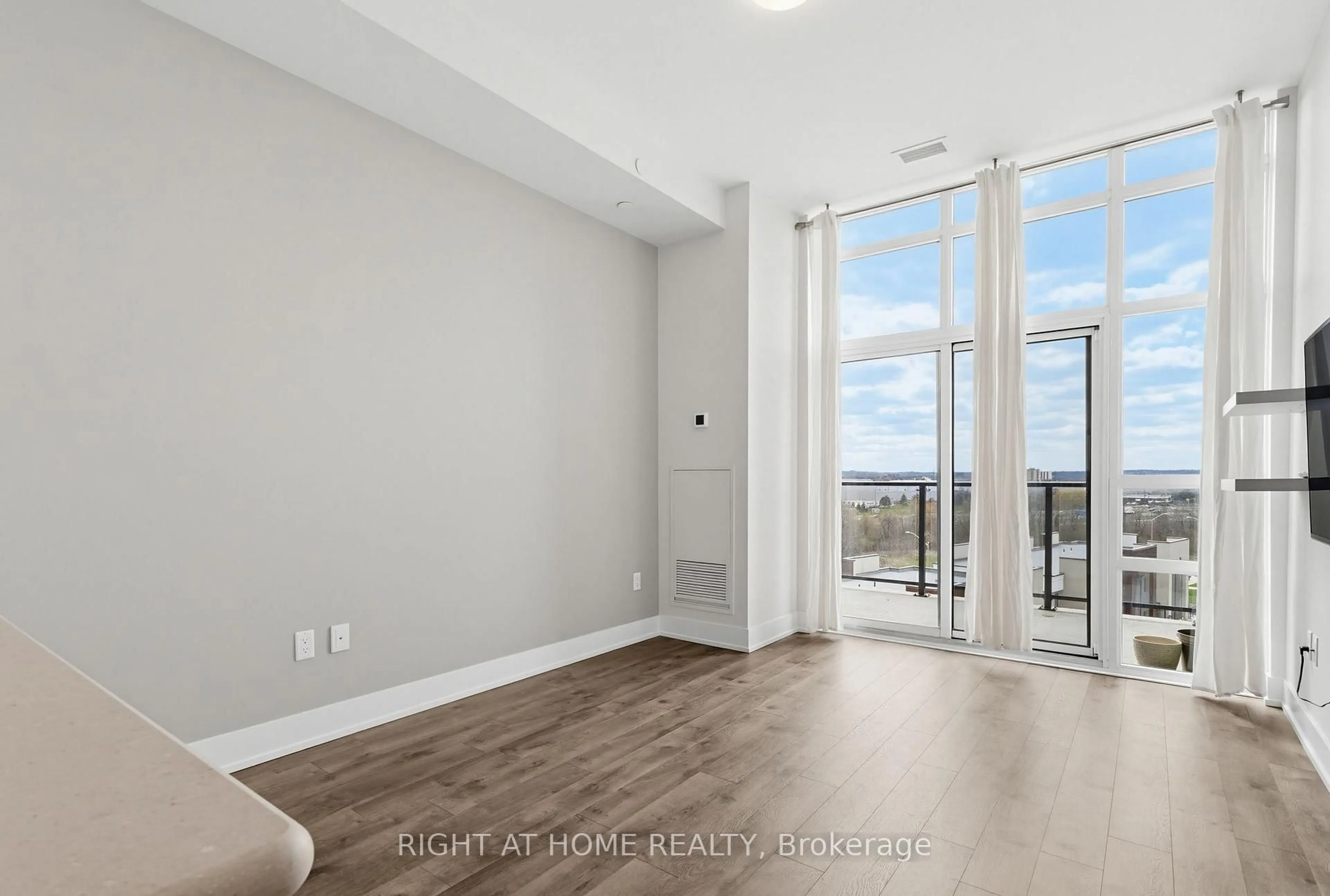 A pic of a room for 101 Shoreview Pl #623, Hamilton Ontario L8E 0K2