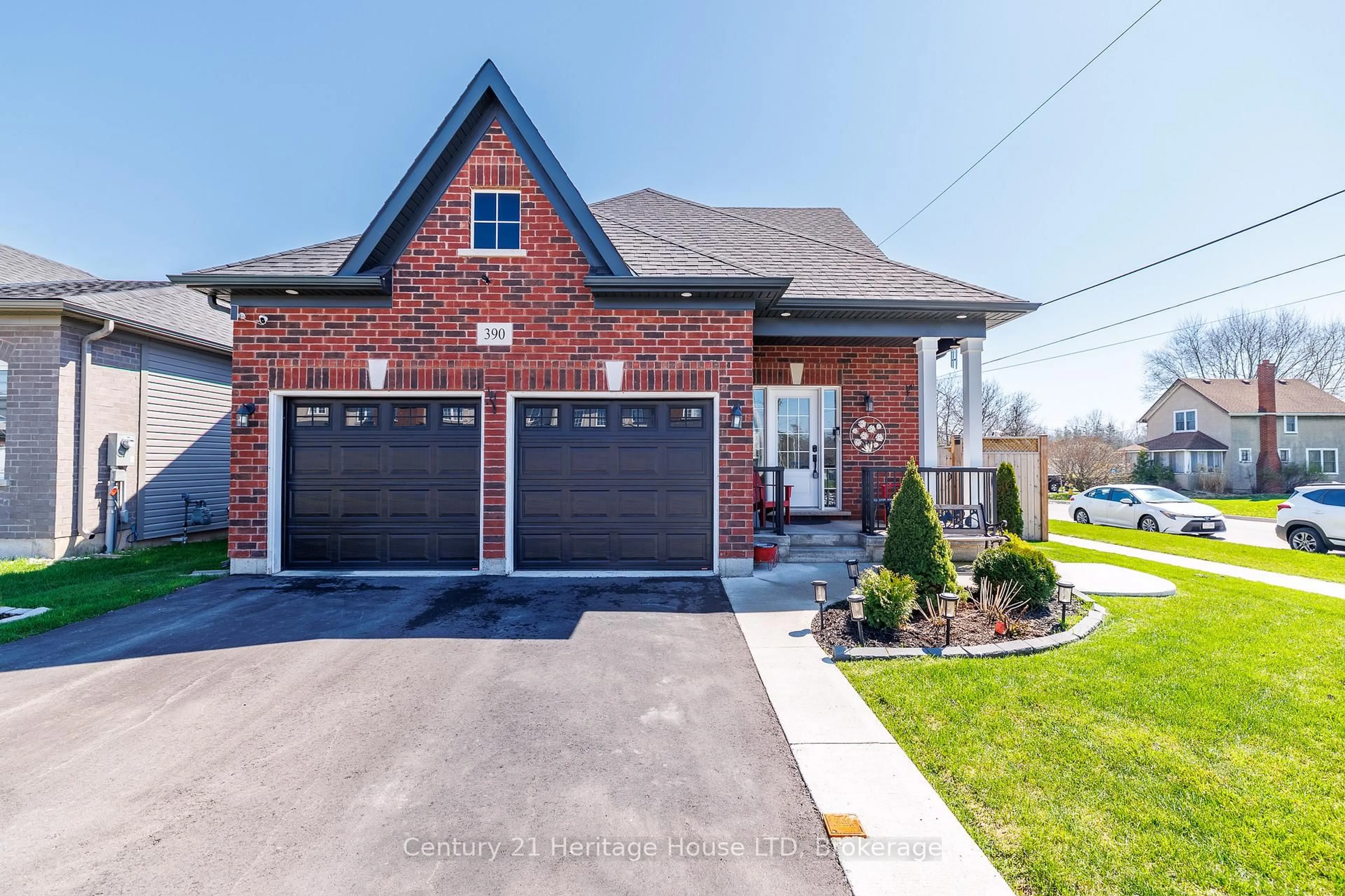 Home with brick exterior material, street for 390 Hummel Cres, Fort Erie Ontario L2A 0E8