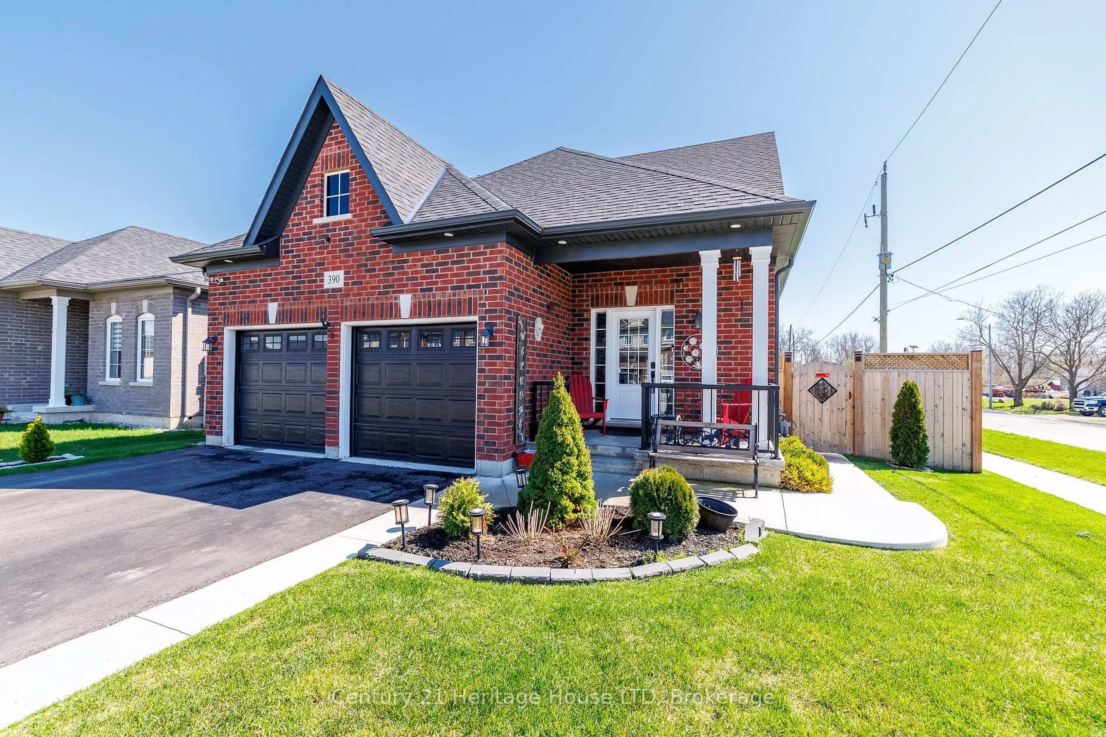 Home with brick exterior material, street for 390 Hummel Cres, Fort Erie Ontario L2A 0E8