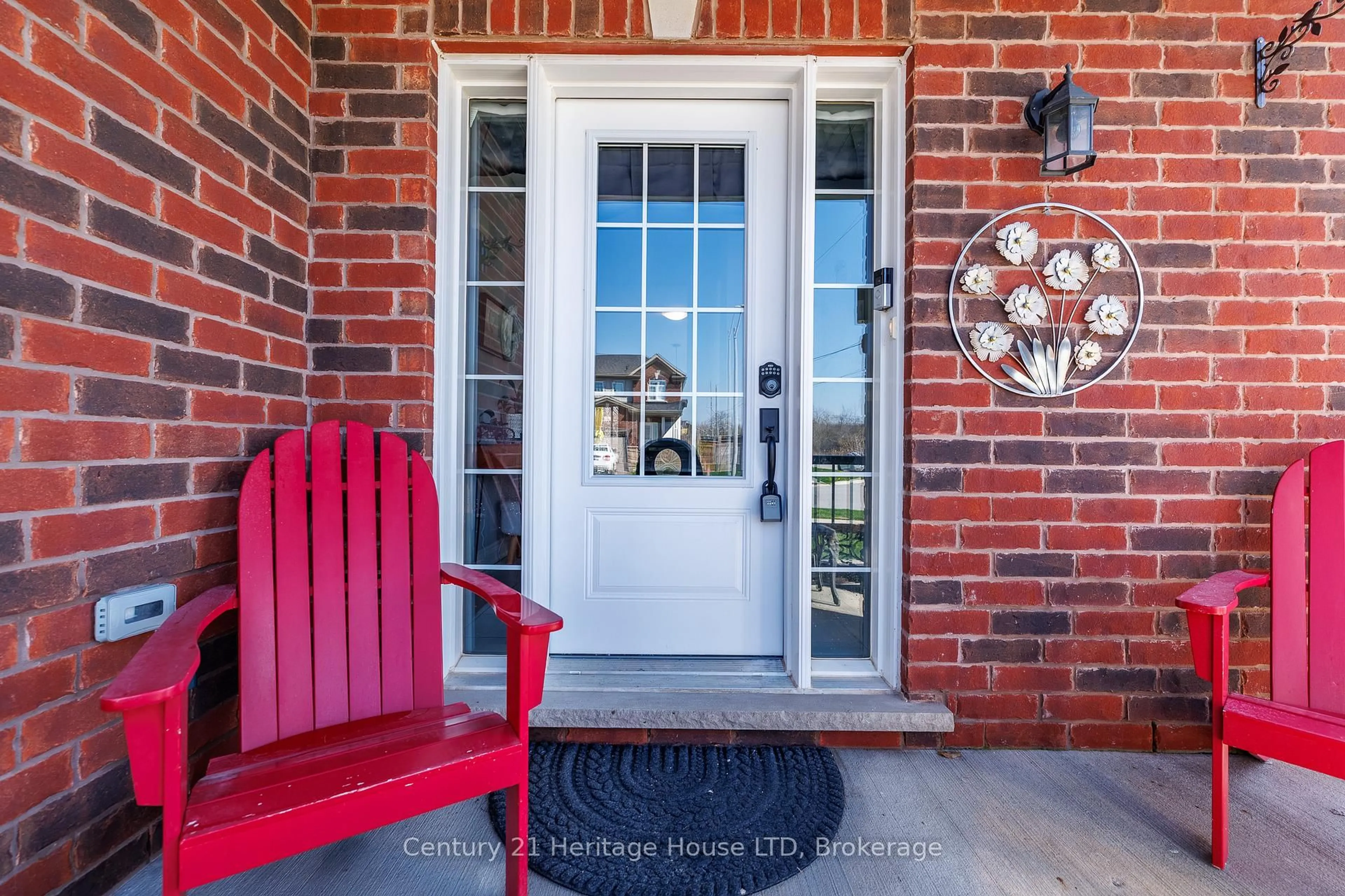 Indoor entryway for 390 Hummel Cres, Fort Erie Ontario L2A 0E8