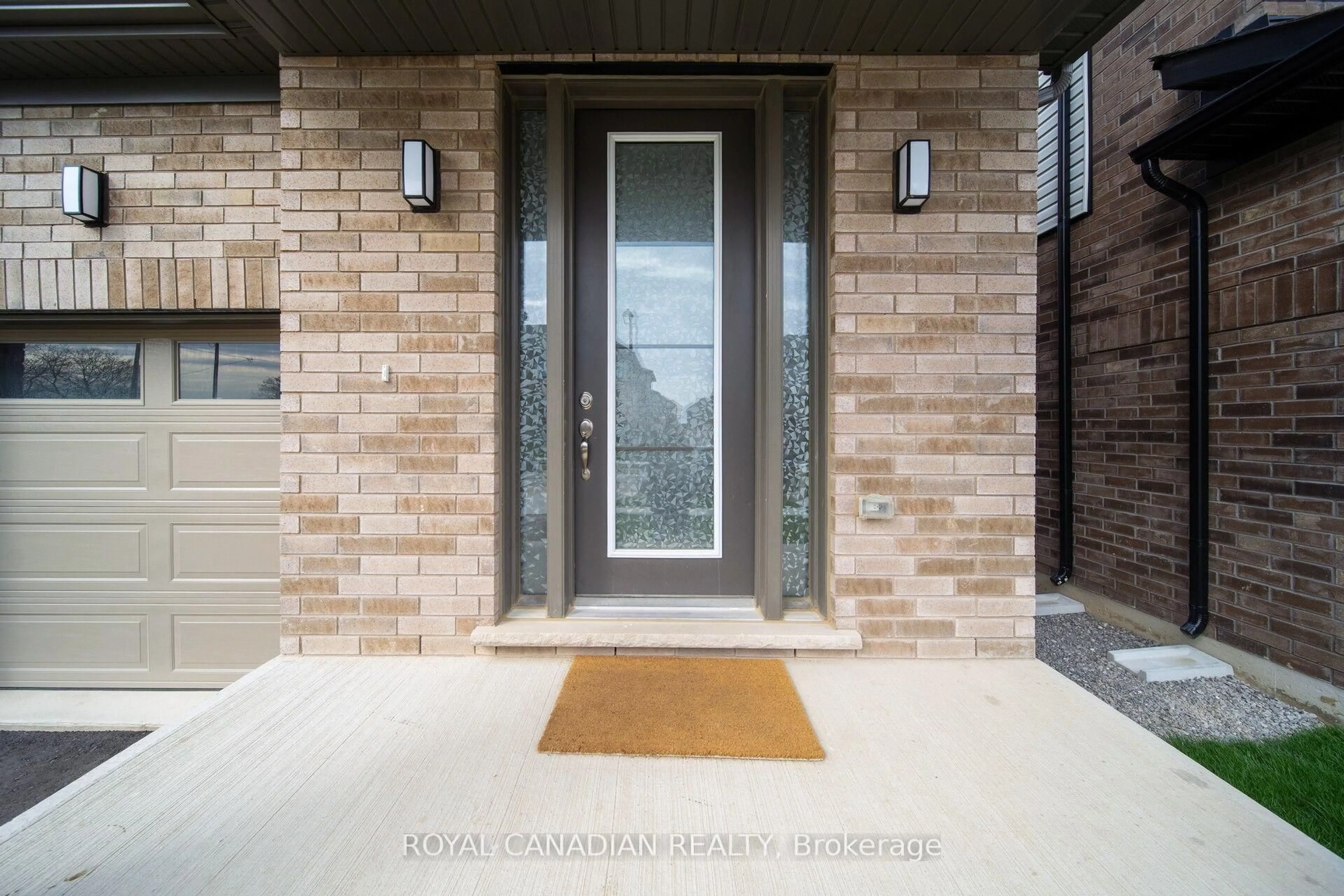 Indoor entryway for 87 Soules Sq, Hamilton Ontario L0R 1C0