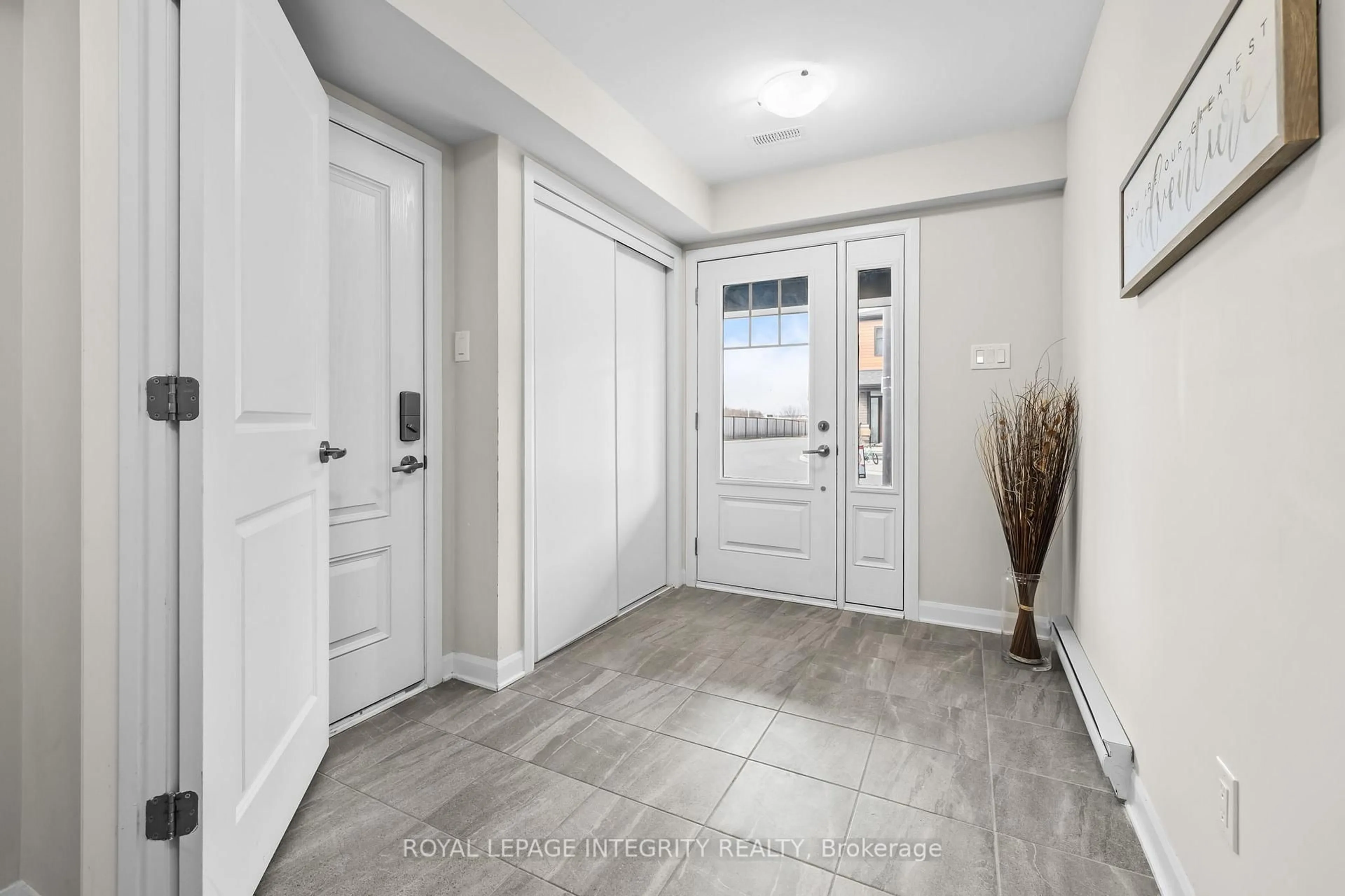 Indoor entryway for 125 Attwell Private, Ottawa Ontario K2K 0P6