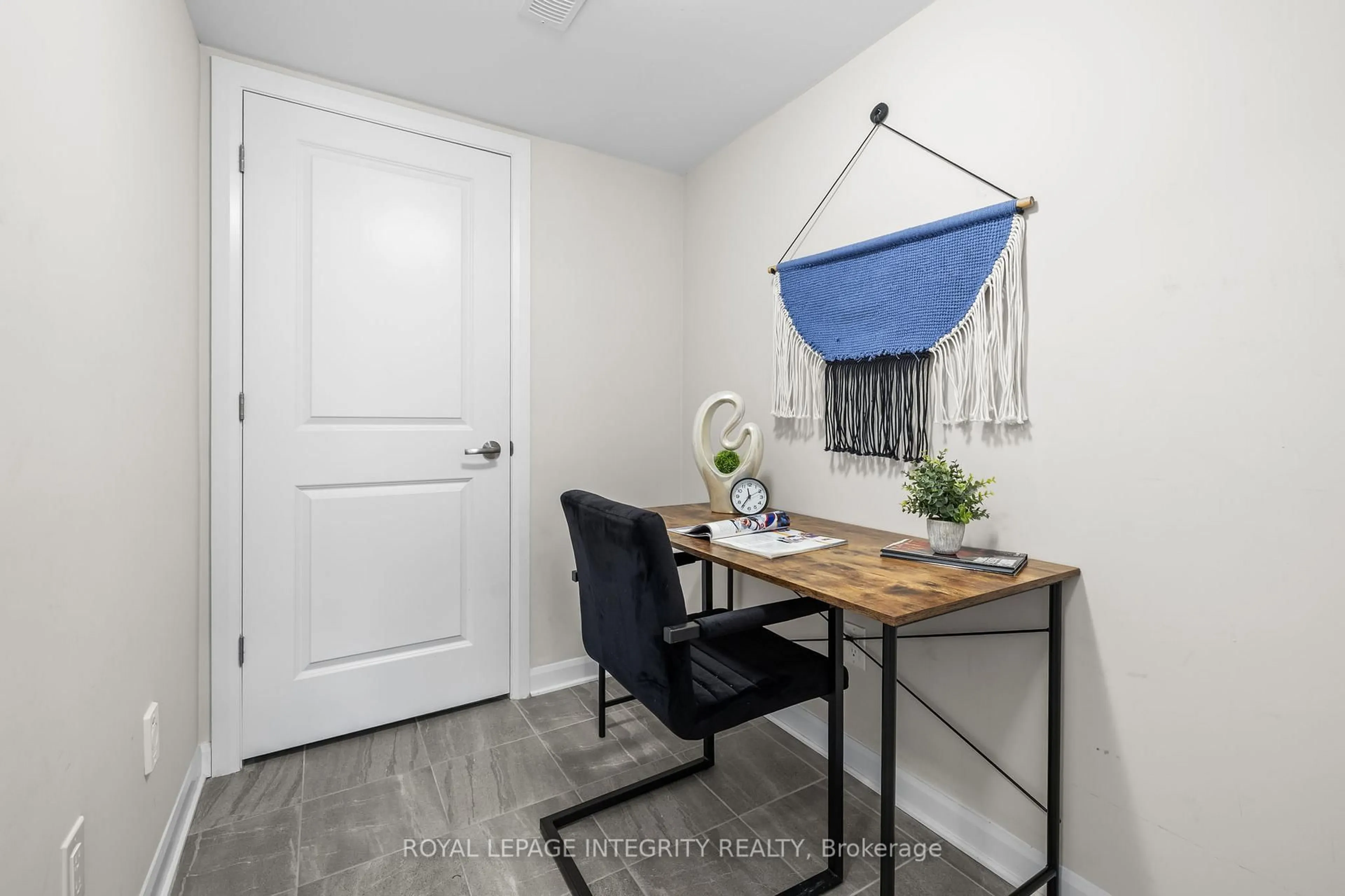 Indoor entryway for 125 Attwell Private, Ottawa Ontario K2K 0P6