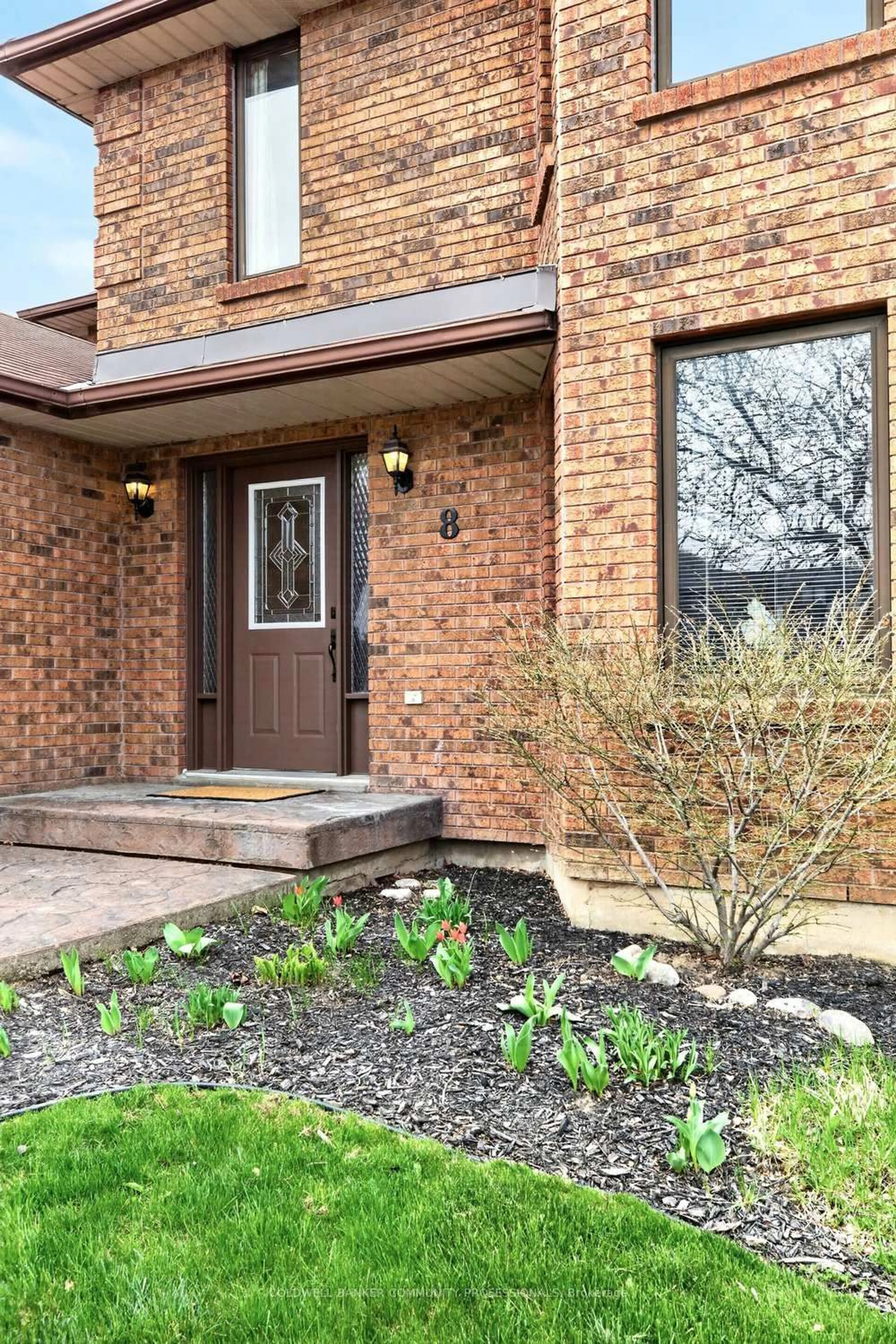 Home with brick exterior material, street for 8 Wyvis Crt, Hamilton Ontario L8G 4W3