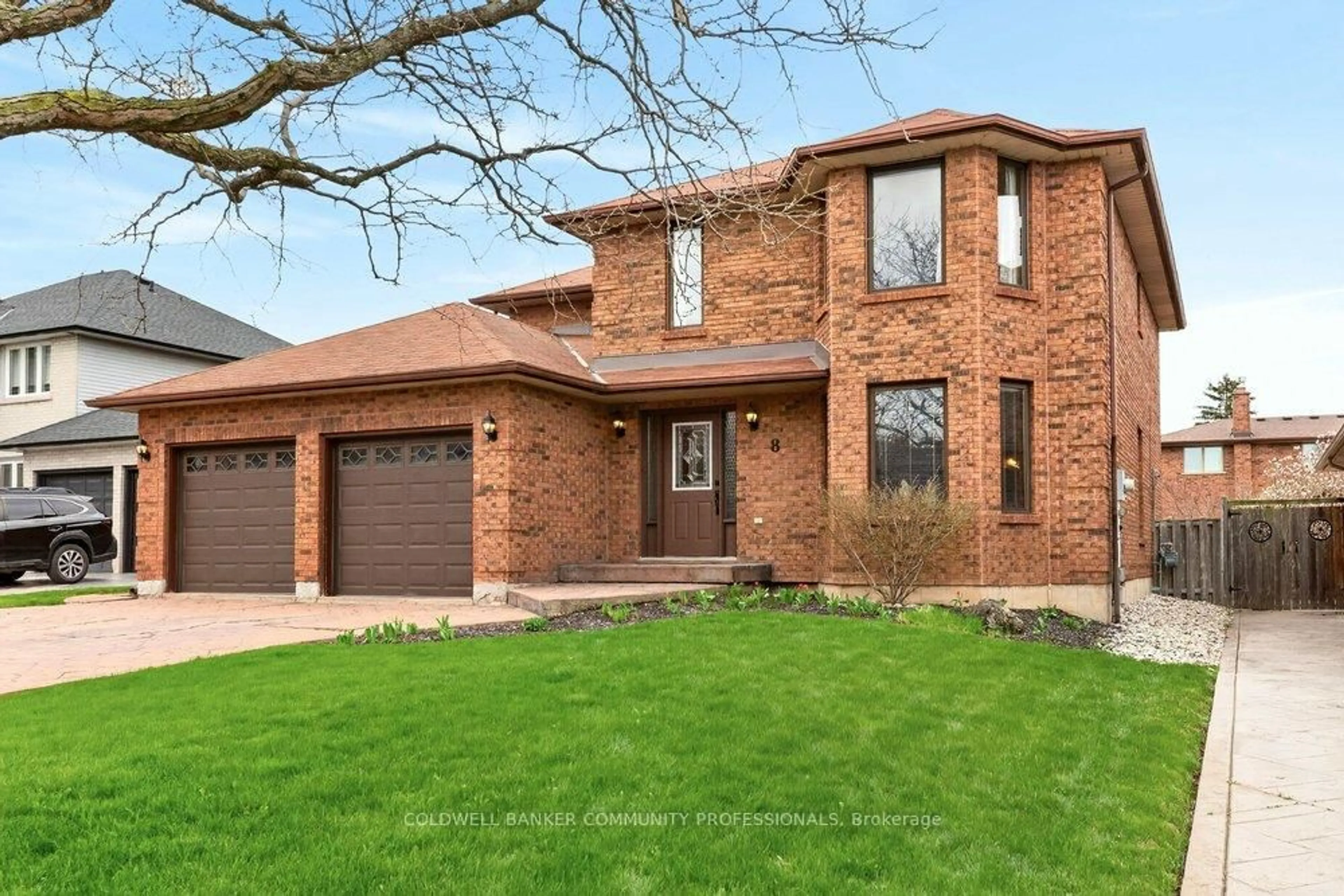 Home with brick exterior material, street for 8 Wyvis Crt, Hamilton Ontario L8G 4W3