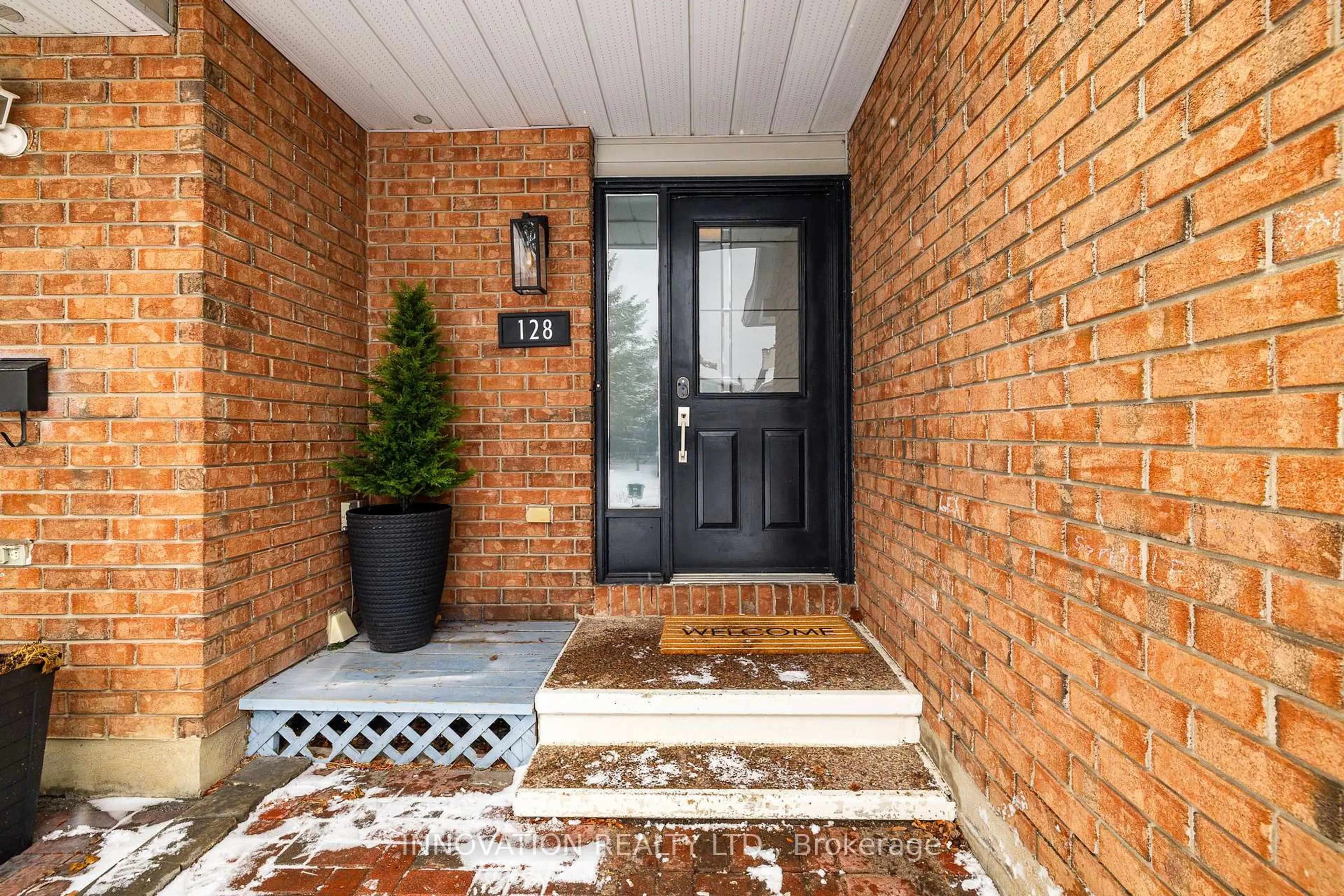 Indoor entryway for 128 Pickwick Dr, Barrhaven Ontario K2J 3C7