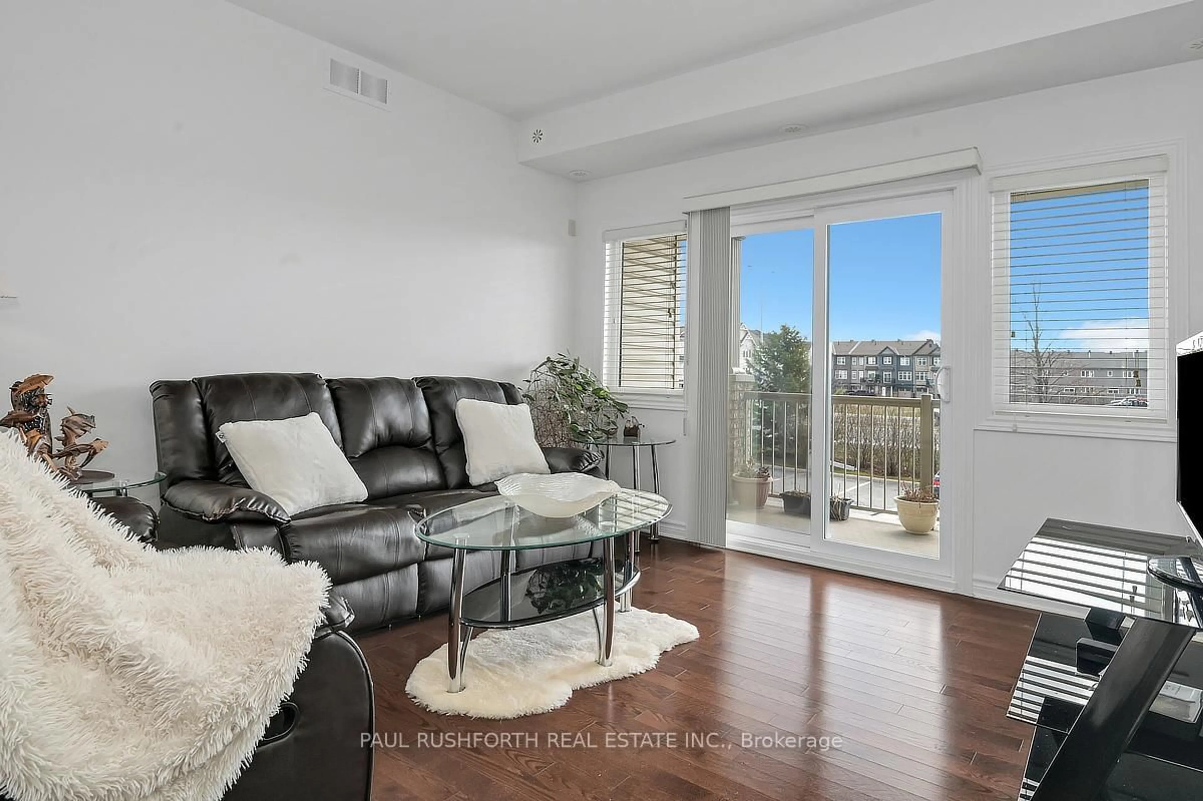 Living room with furniture, unknown for 137 Harthill Way #L, Ottawa Ontario K2J 5V1