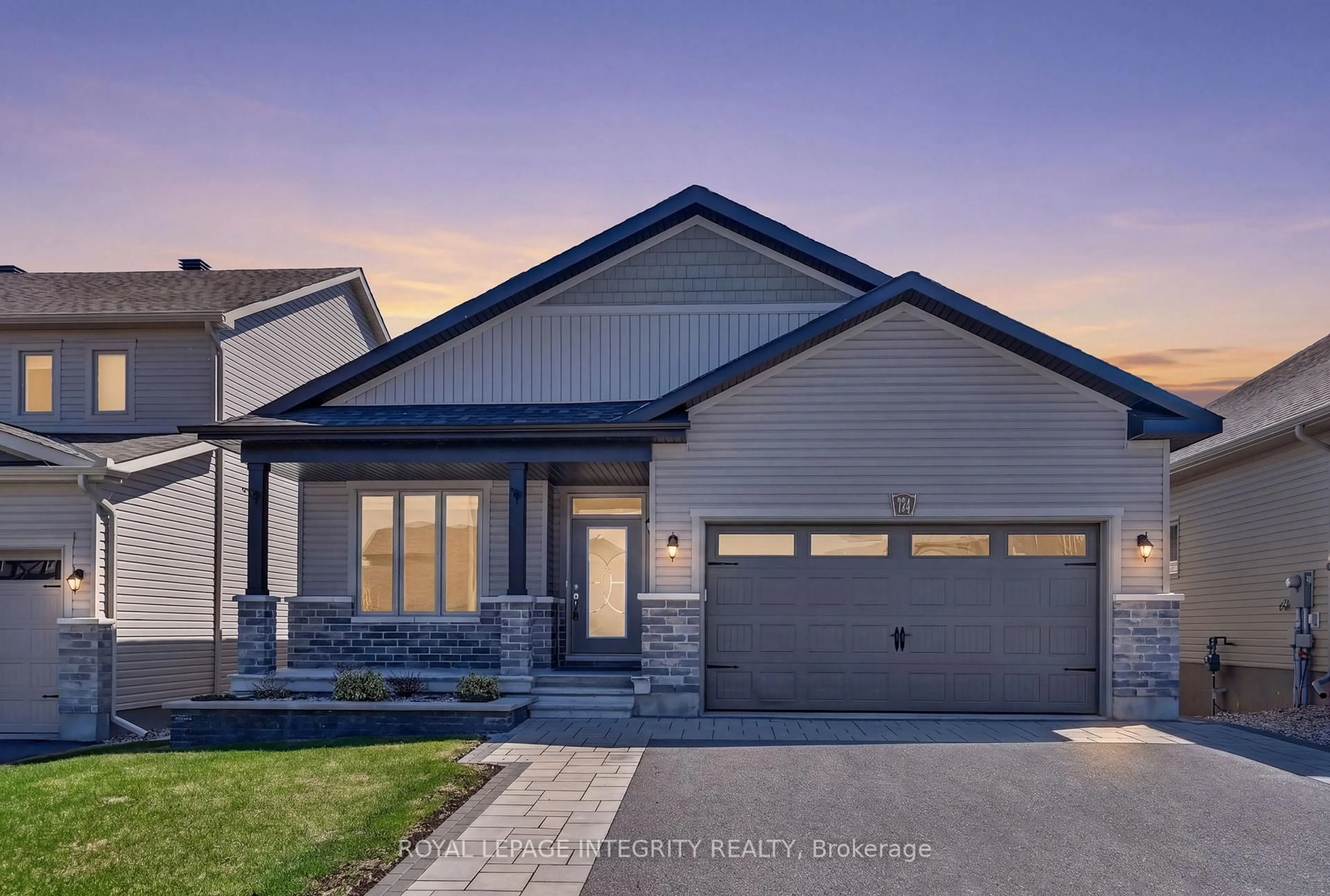 Home with vinyl exterior material, street for 724 Parade Dr, Ottawa Ontario K2S 0Z4