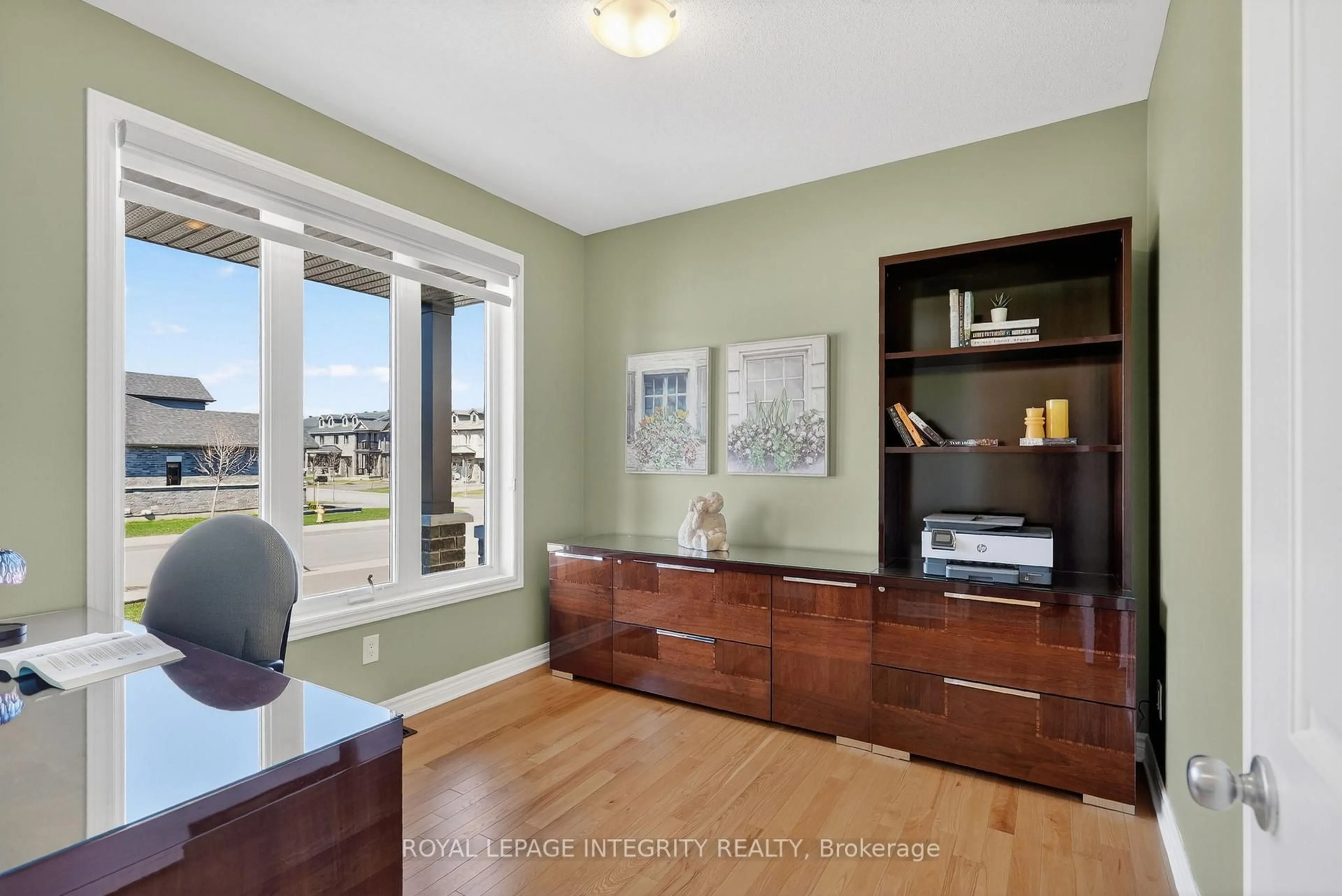 Unknown for 724 Parade Dr, Ottawa Ontario K2S 0Z4