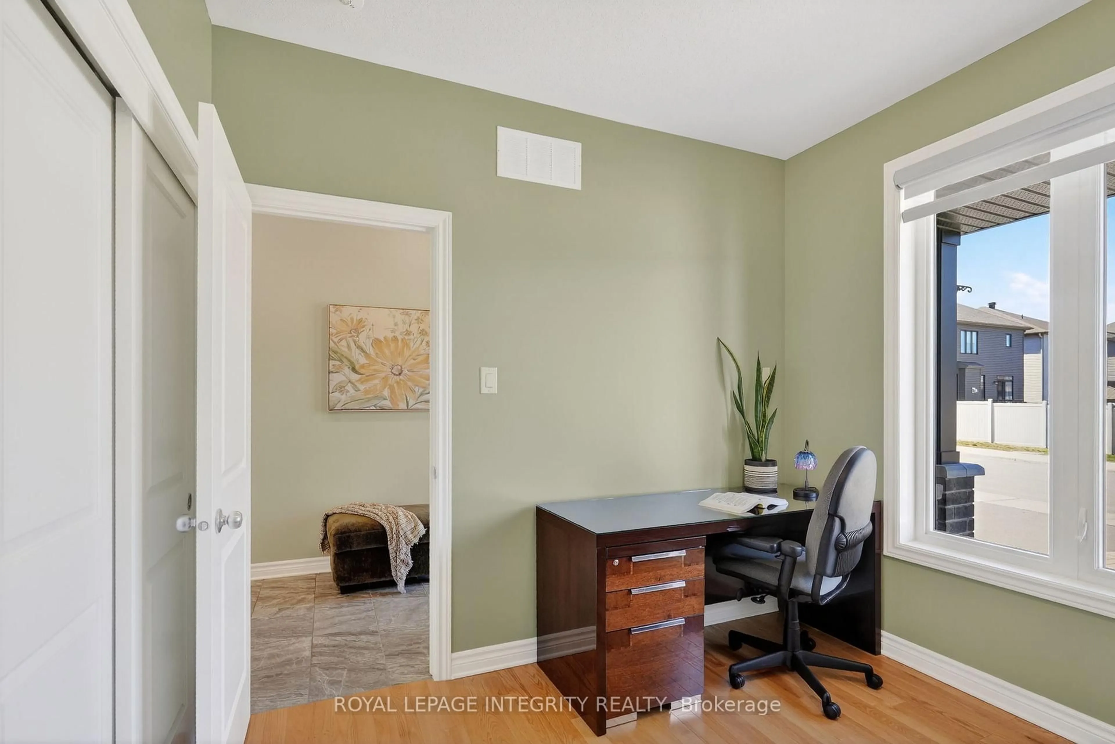 A pic of a room for 724 Parade Dr, Ottawa Ontario K2S 0Z4