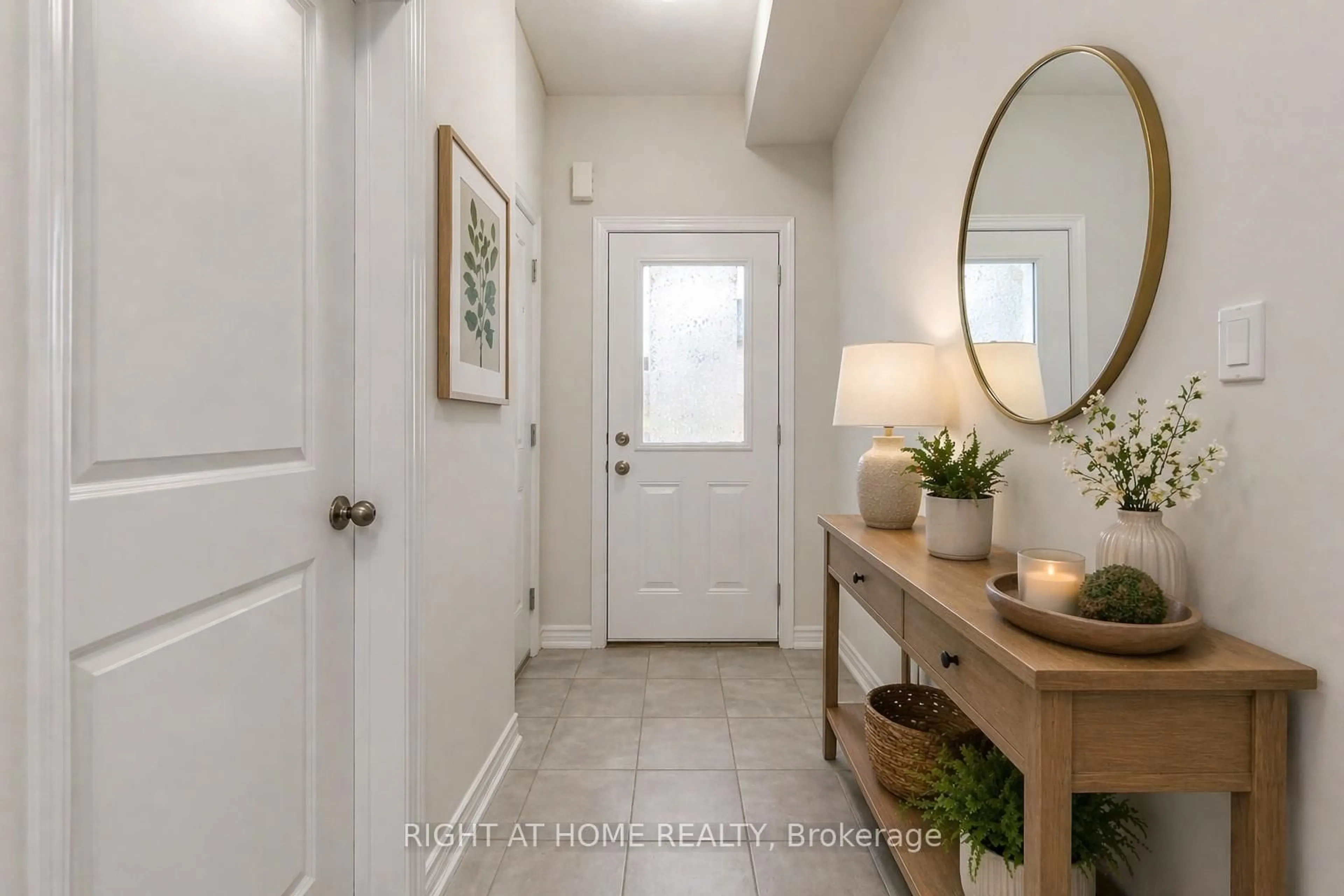 Indoor entryway for 105 Sonoma Lane, Hamilton Ontario L8E 0J8