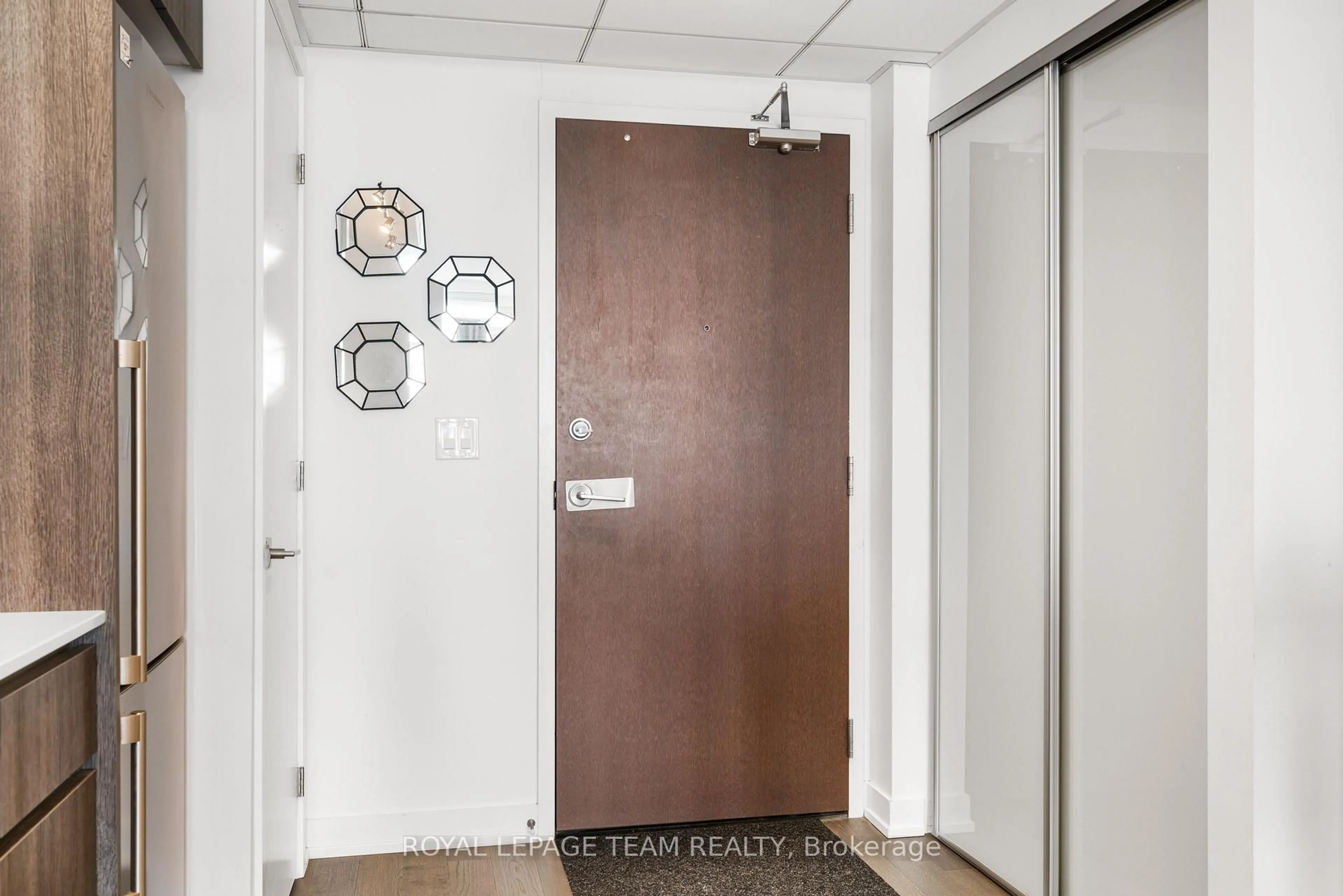 Indoor entryway for 199 Slater St #2103, Ottawa Ontario K1P 0C8