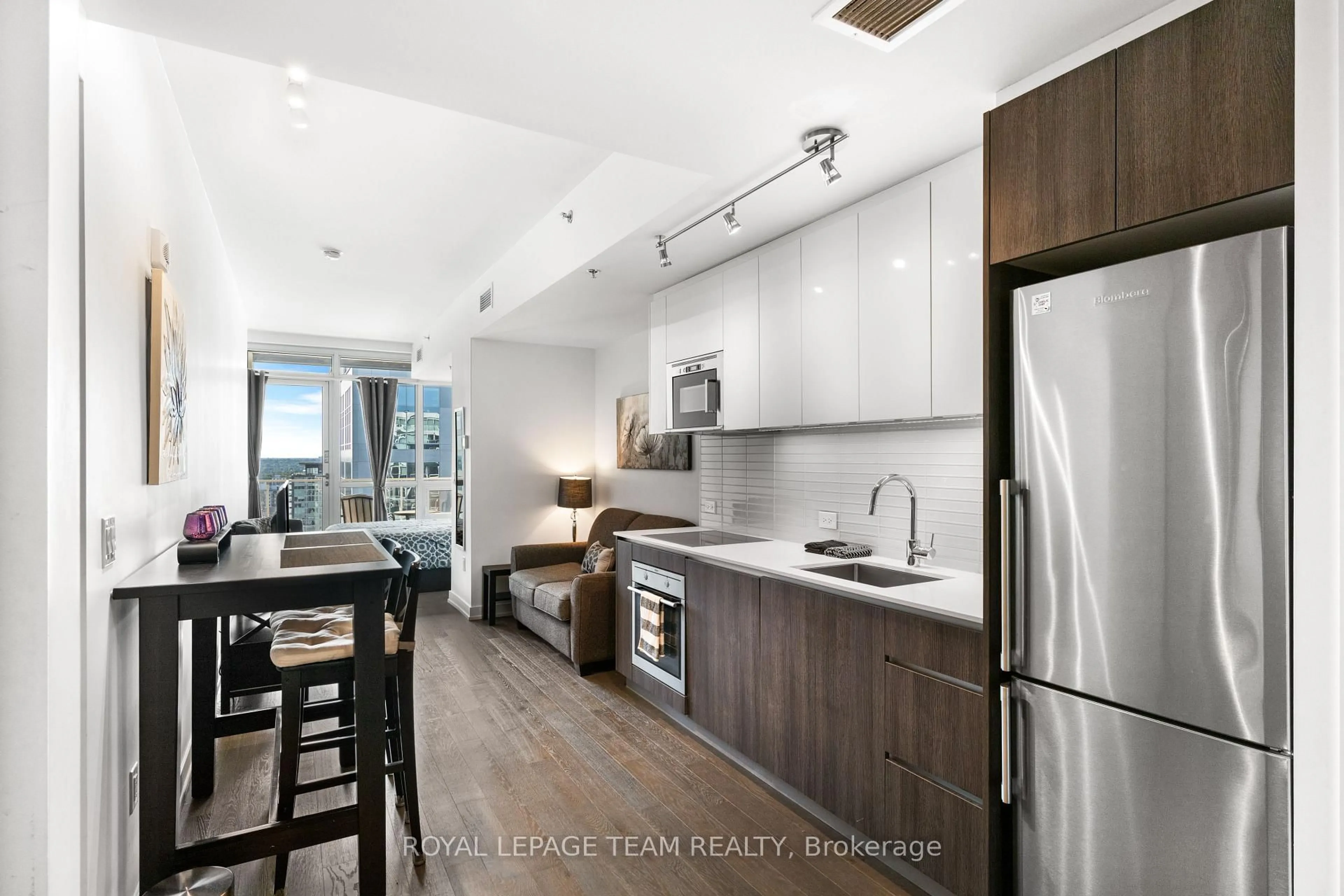 Standard kitchen, wood/laminate floor for 199 Slater St #2103, Ottawa Ontario K1P 0C8