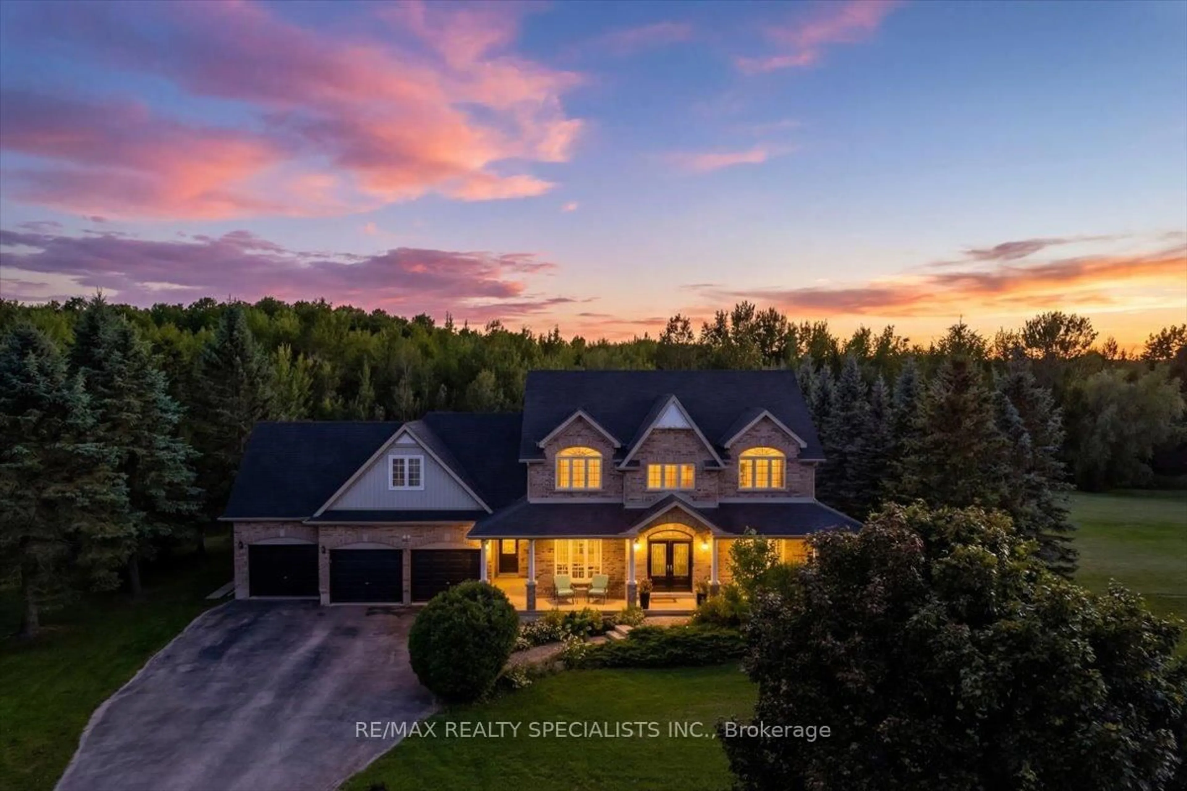 A pic from outside/outdoor area/front of a property/back of a property/a pic from drone, unknown for 14 Devonleigh Dr, Amaranth Ontario L0N 1S5