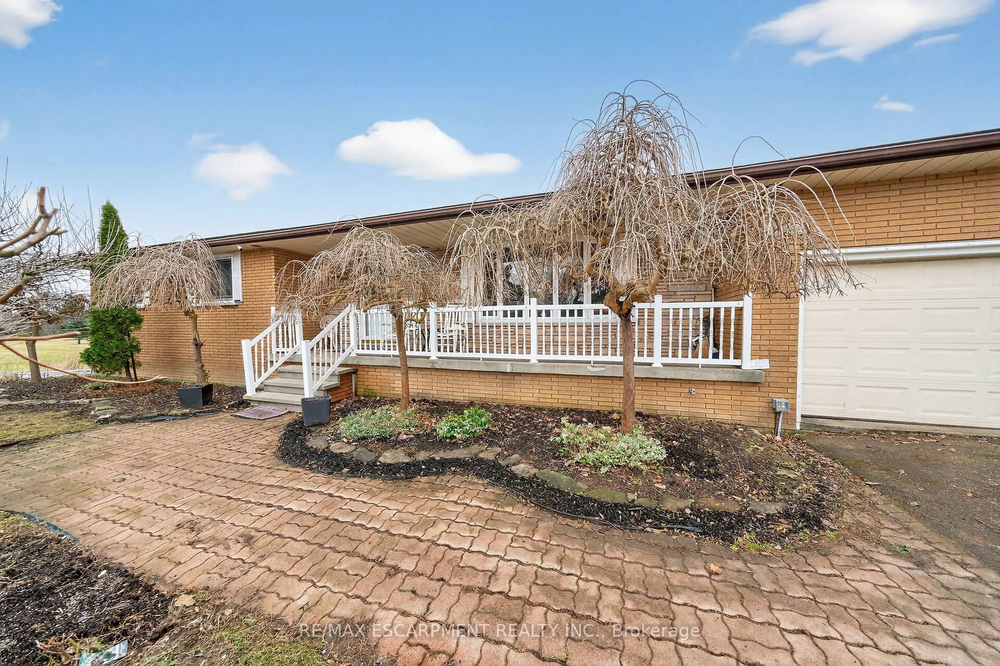 A pic from outside/outdoor area/front of a property/back of a property/a pic from drone, unknown for 1549 Guyatt Rd, Hamilton Ontario L0R 1C0