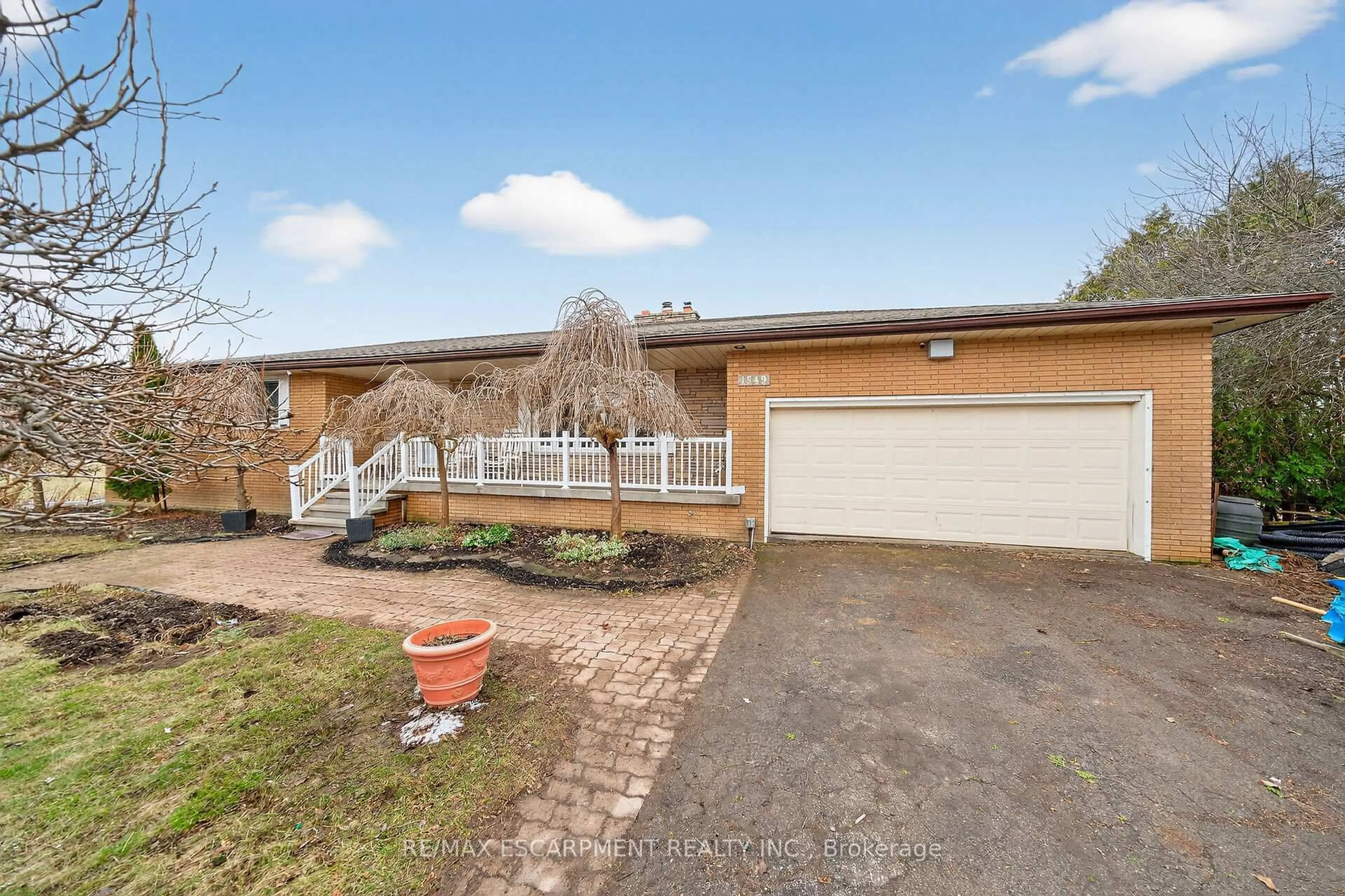 A pic from outside/outdoor area/front of a property/back of a property/a pic from drone, unknown for 1549 Guyatt Rd, Hamilton Ontario L0R 1C0