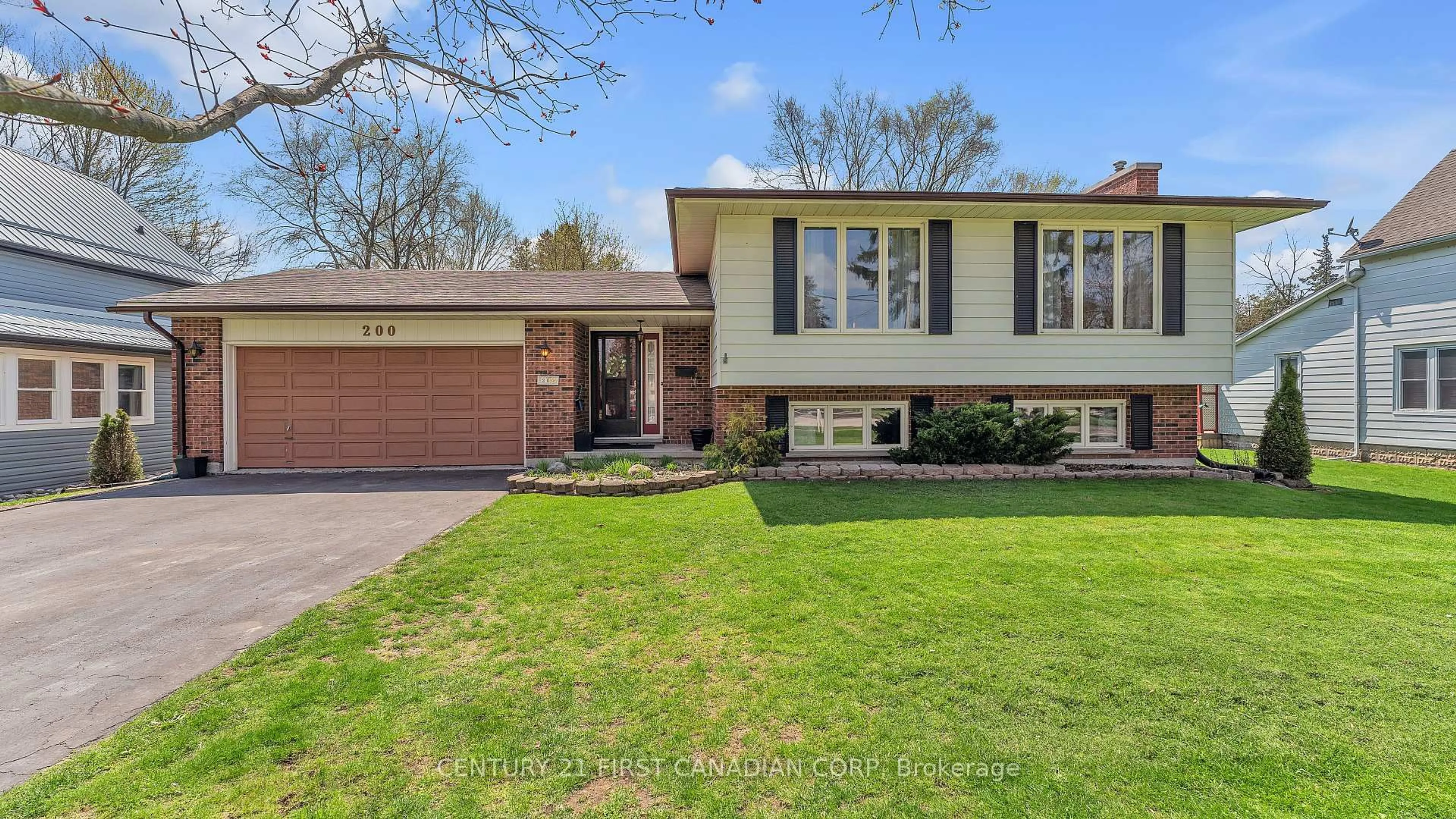 Home with brick exterior material, street for 200 Margaret St, Dutton/Dunwich Ontario N0L 1J0