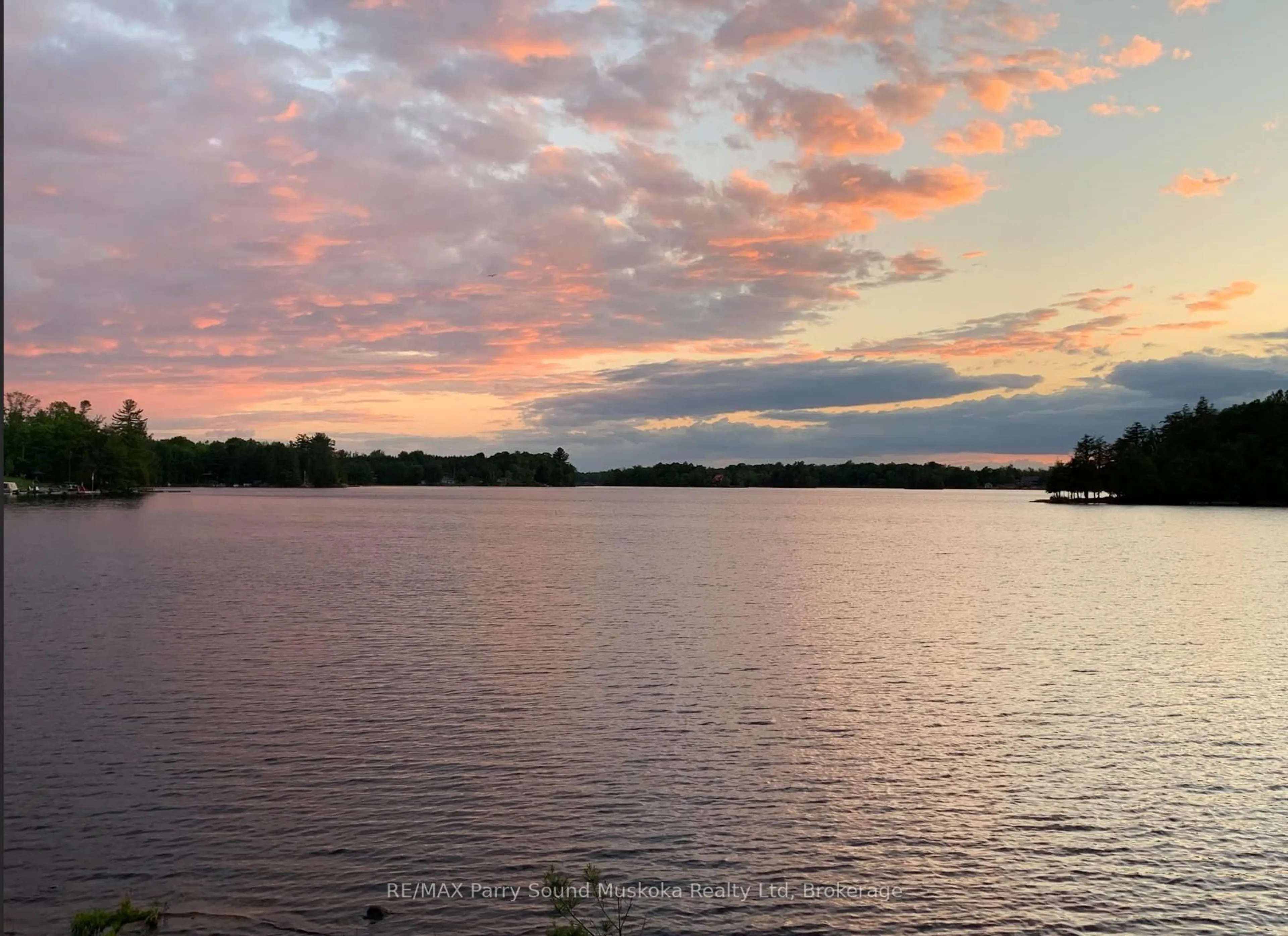 Blurry image for 14 SILVER FOX Dr, McKellar Ontario P0G 1C0