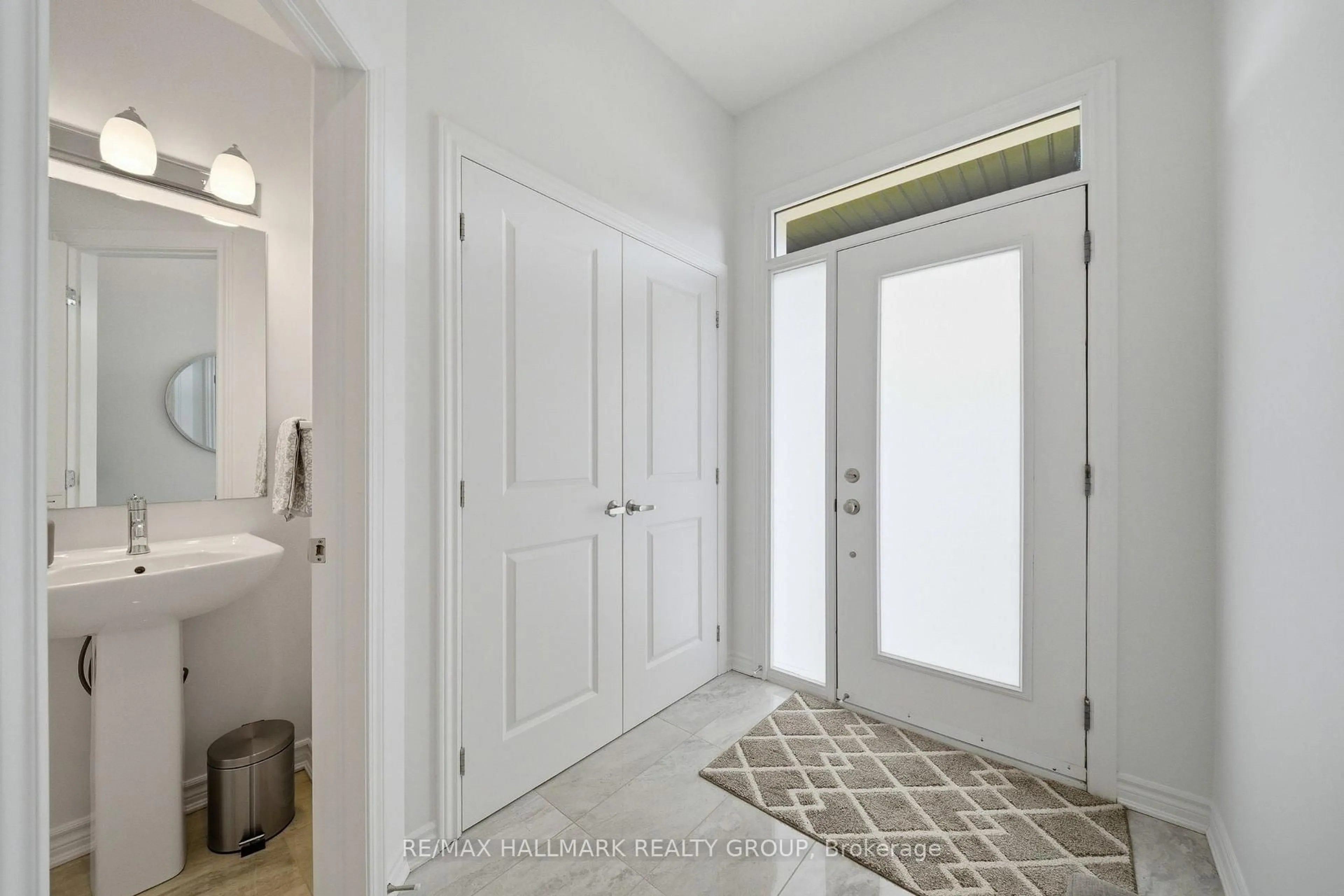 Indoor entryway for 278 Livery St, Stittsville Ontario K2V 0S1