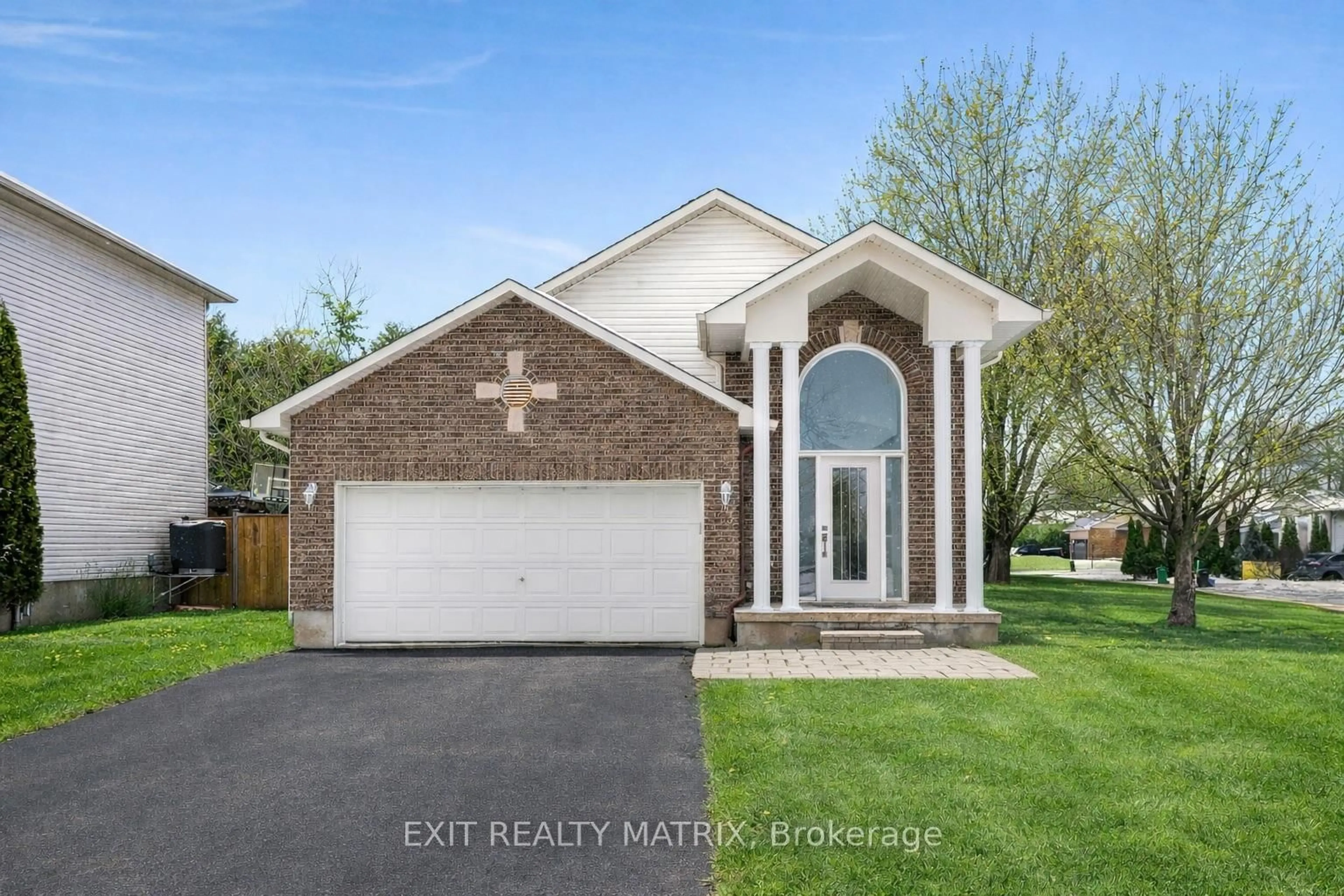 Home with vinyl exterior material, street for 403 CENTENAIRE St, Russell Ontario K0A 1W0