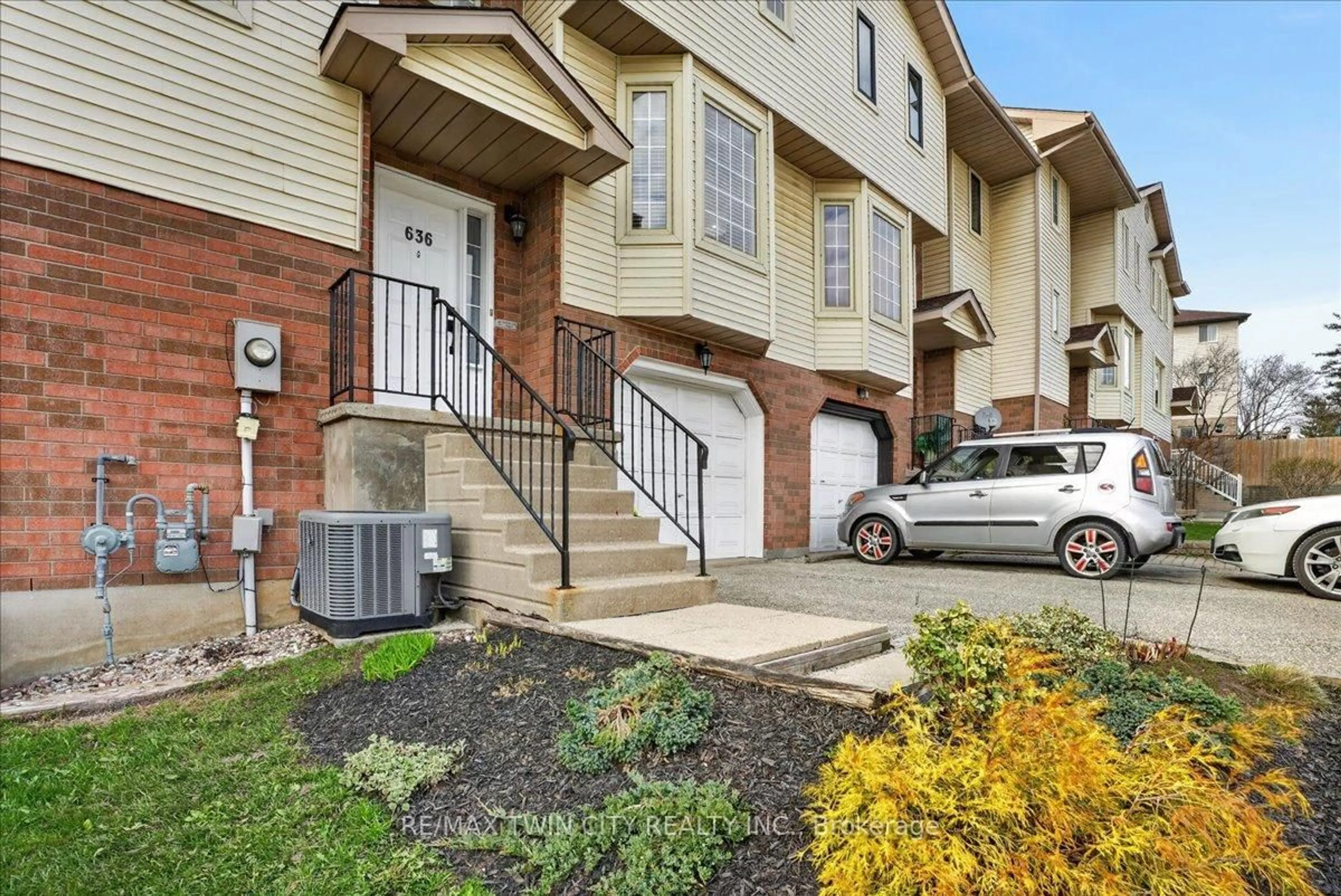 Unknown for 636 Grange Cres, Waterloo Ontario N2T 2L9