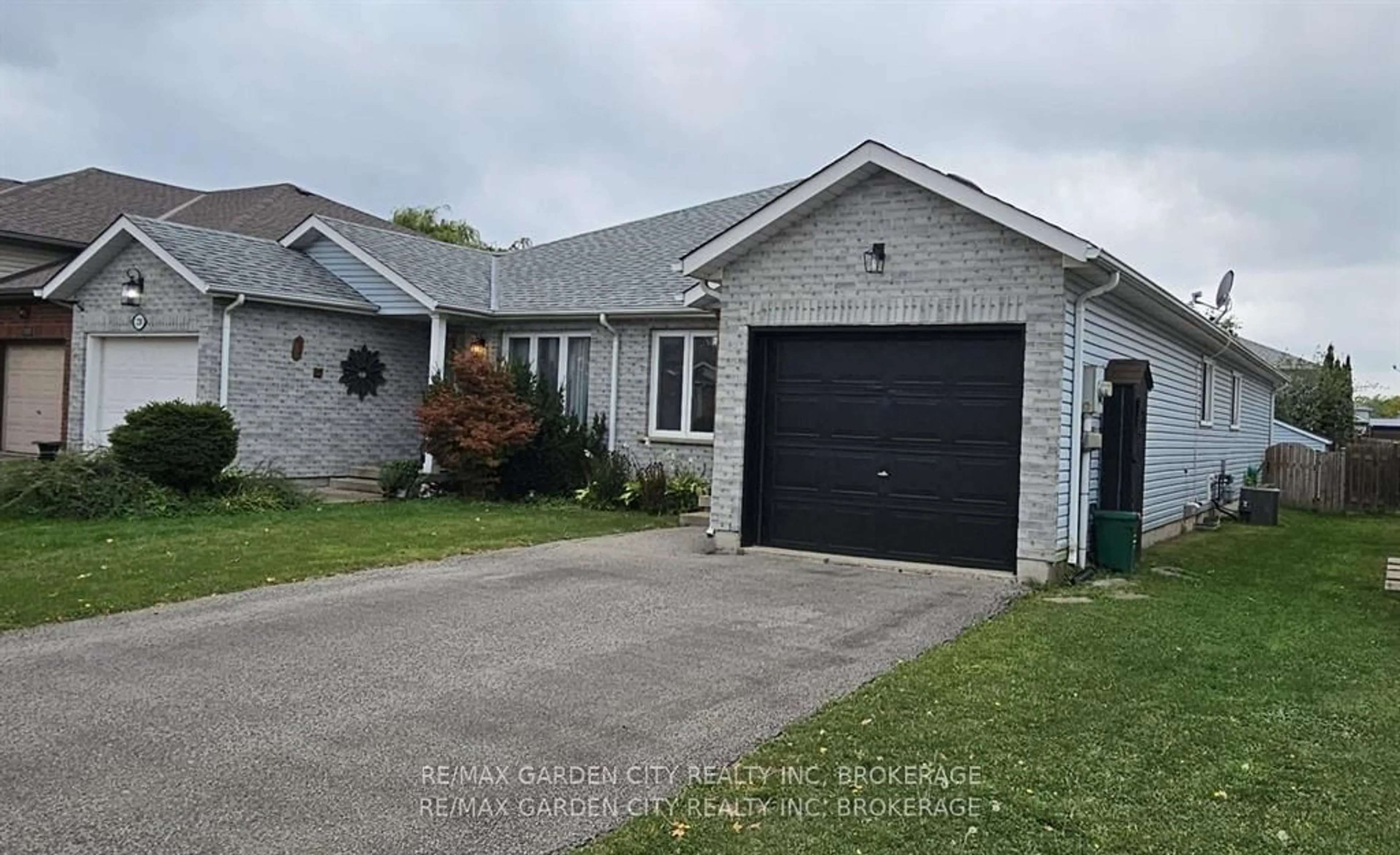 Home with brick exterior material, street for 244 Autumn Cres, Welland Ontario L3C 7K2