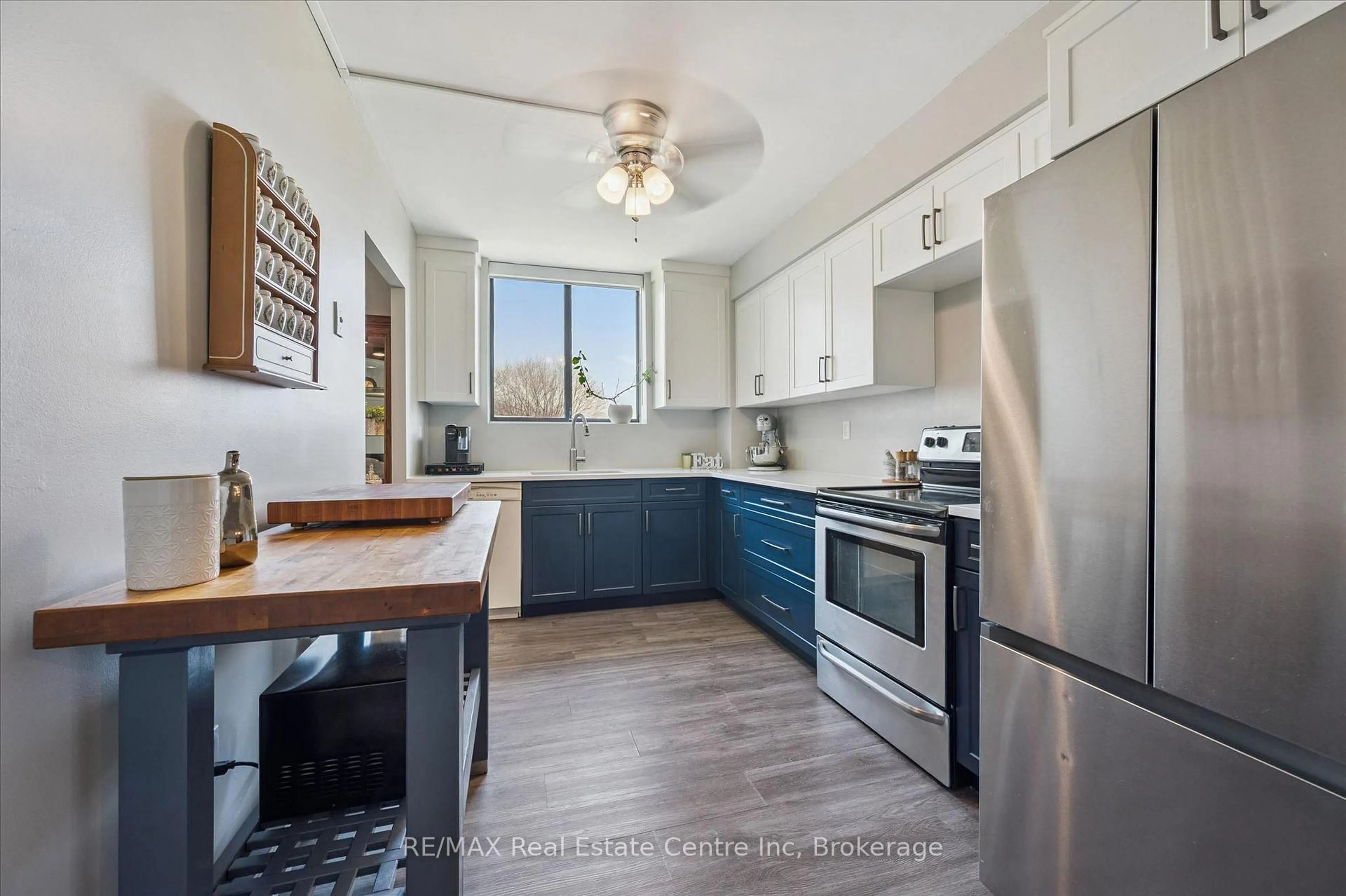 Standard kitchen, unknown for 89 WESTWOOD Rd #302, Guelph Ontario N1H 7J6