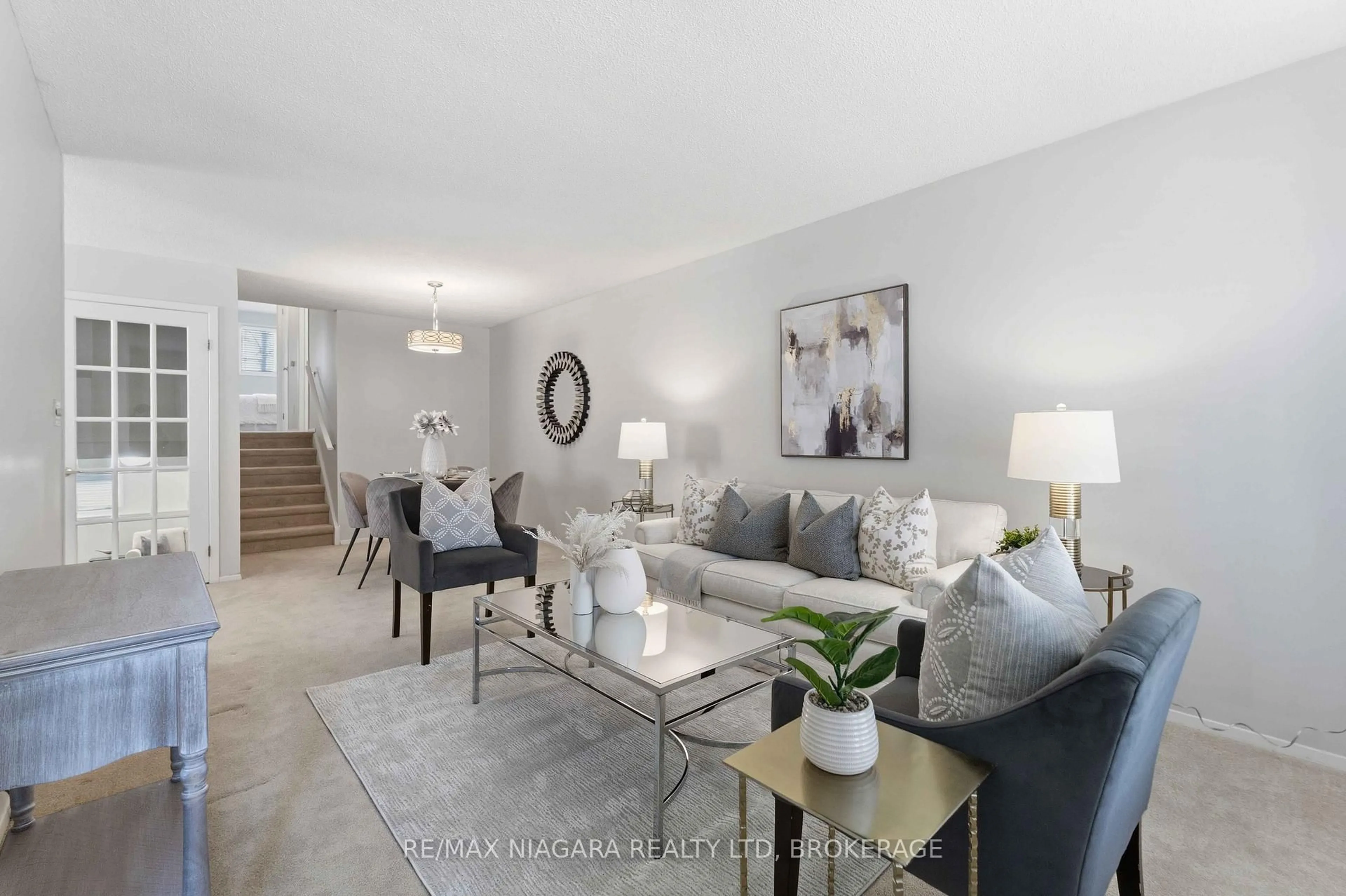 Living room with furniture, unknown for 6156 Wildrose Cres, Niagara Falls Ontario L2G 7T3