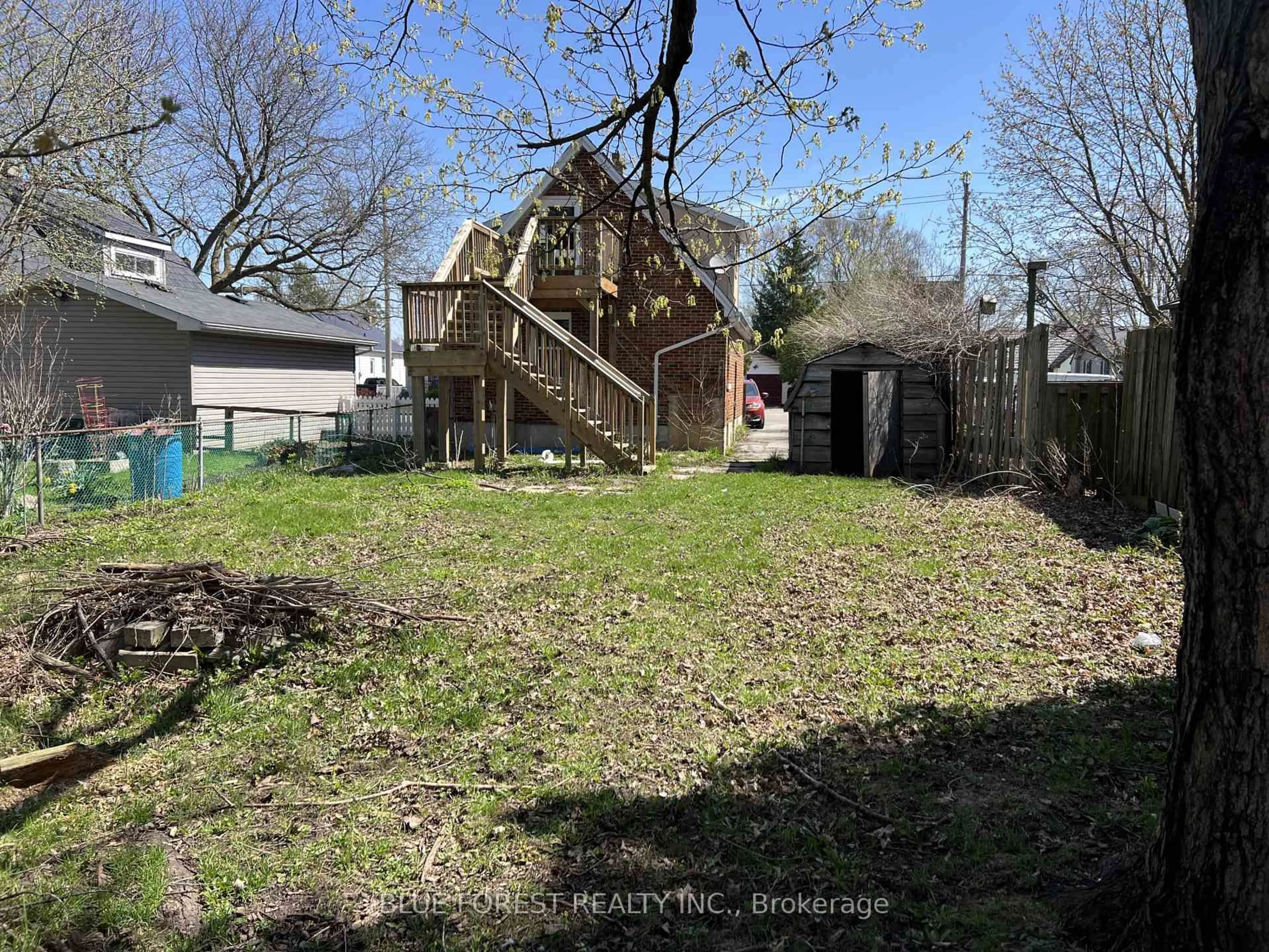 Shed for 751 Curry St, London East Ontario N5Y 1N5